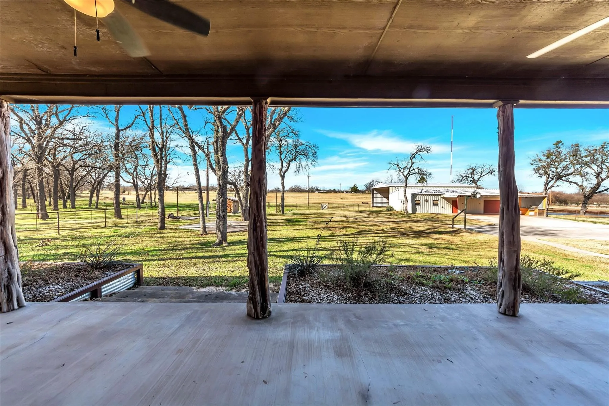 Single Family Residence For Sale in Wise County , 131 County Road 4680, Boyd, Texas 76023, 3 Bedroom, 3 Bathroom, 2 Garage spaces, 2,244 Sqft, built in 1997, mls#21166735, Real Estate Agent in Boyd, Homes For Sale in Wise county, Homes For Sale in Boyd, Realtor in Boyd Texas, Real Estate Brokerage Independent Realty Texas, Luminita Cordes Realtor