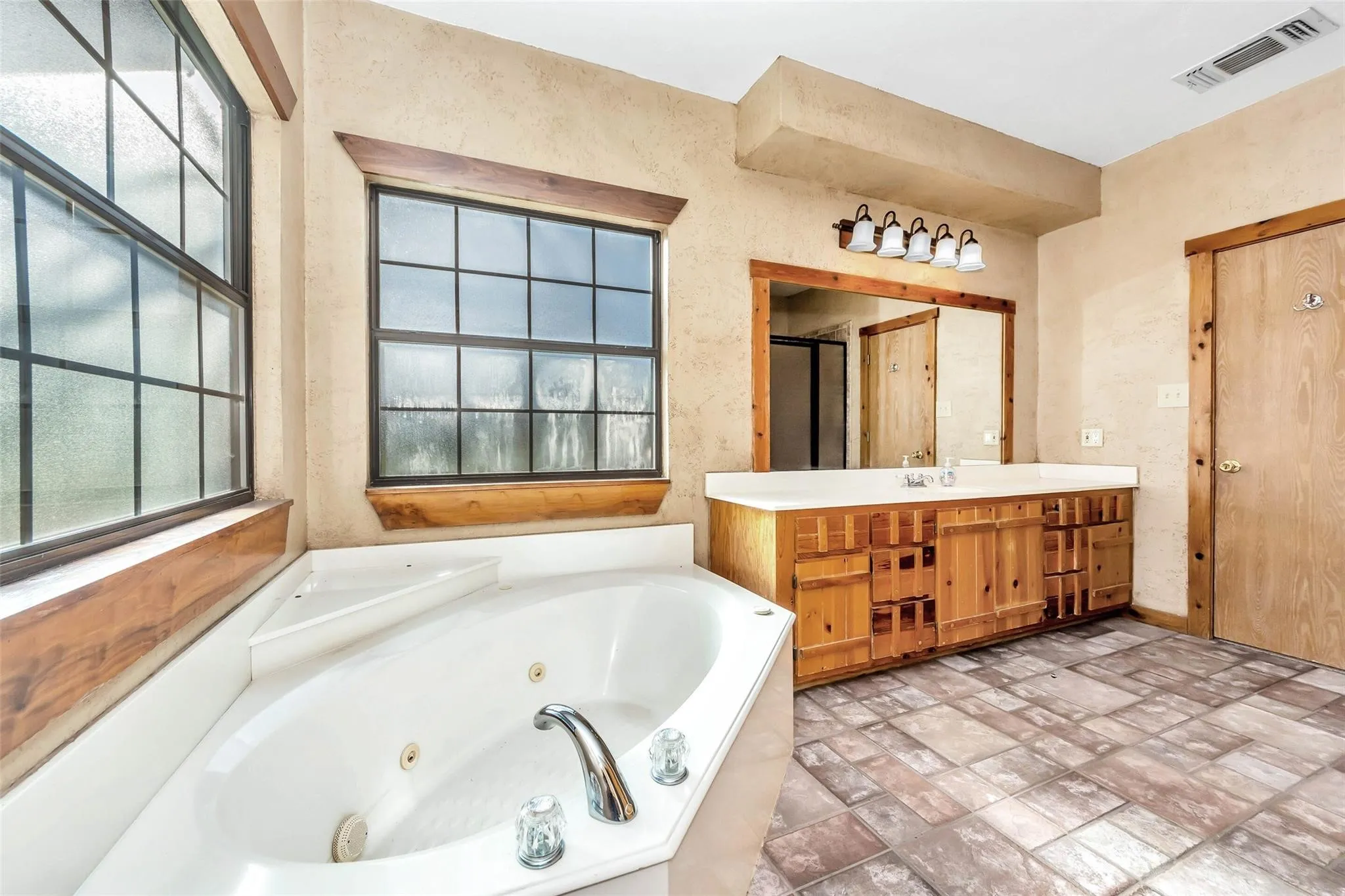 Single Family Residence For Sale in Wise County , 131 County Road 4680, Boyd, Texas 76023, 3 Bedroom, 3 Bathroom, 2 Garage spaces, 2,244 Sqft, built in 1997, mls#21166735, Real Estate Agent in Boyd, Homes For Sale in Wise county, Homes For Sale in Boyd, Realtor in Boyd Texas, Real Estate Brokerage Independent Realty Texas, Luminita Cordes Realtor