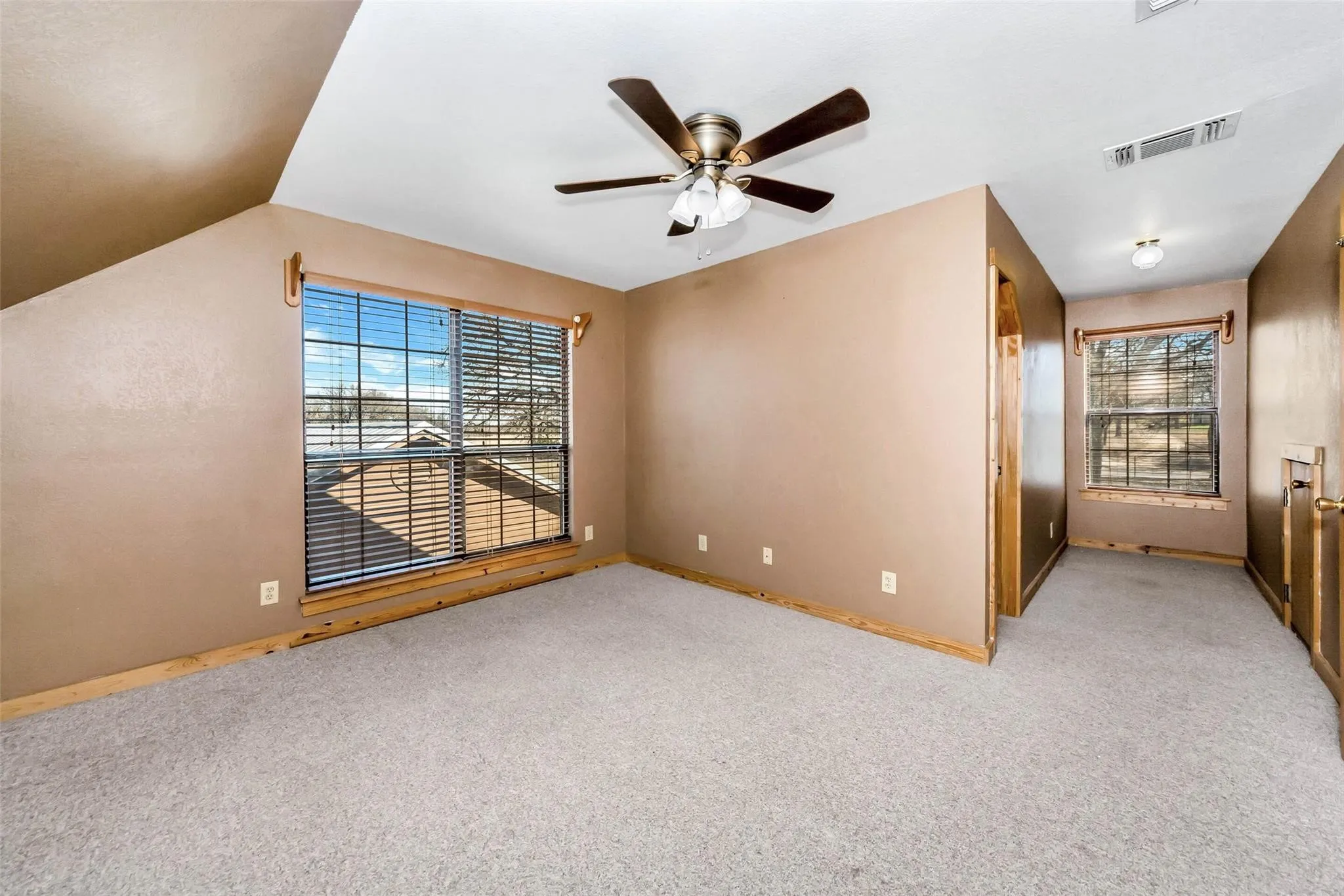 Single Family Residence For Sale in Wise County , 131 County Road 4680, Boyd, Texas 76023, 3 Bedroom, 3 Bathroom, 2 Garage spaces, 2,244 Sqft, built in 1997, mls#21166735, Real Estate Agent in Boyd, Homes For Sale in Wise county, Homes For Sale in Boyd, Realtor in Boyd Texas, Real Estate Brokerage Independent Realty Texas, Luminita Cordes Realtor