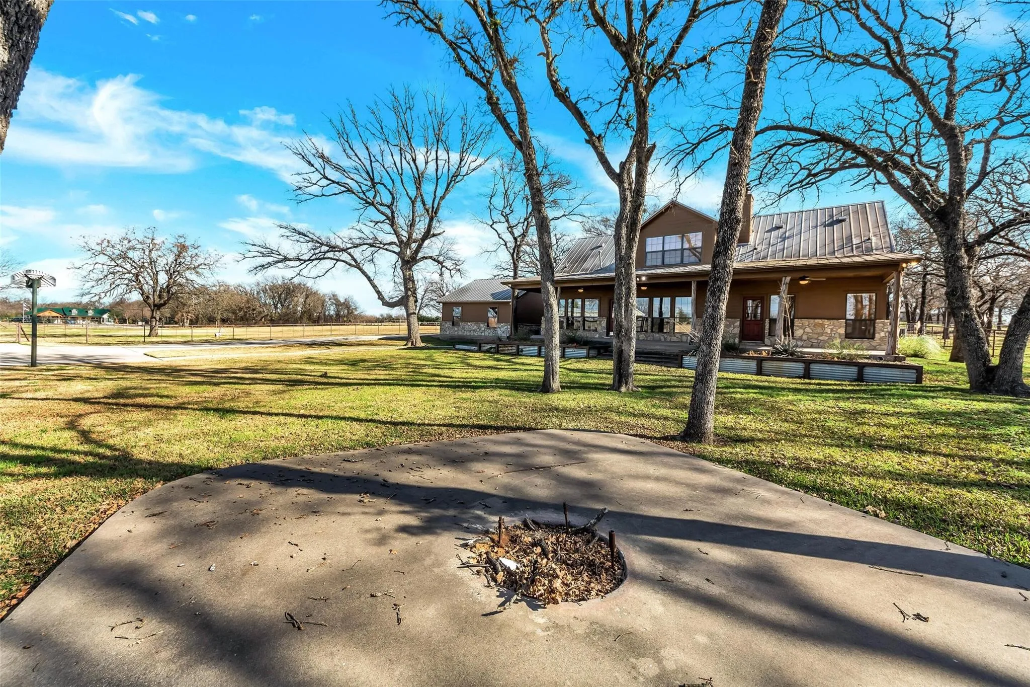 Single Family Residence For Sale in Wise County , 131 County Road 4680, Boyd, Texas 76023, 3 Bedroom, 3 Bathroom, 2 Garage spaces, 2,244 Sqft, built in 1997, mls#21166735, Real Estate Agent in Boyd, Homes For Sale in Wise county, Homes For Sale in Boyd, Realtor in Boyd Texas, Real Estate Brokerage Independent Realty Texas, Luminita Cordes Realtor