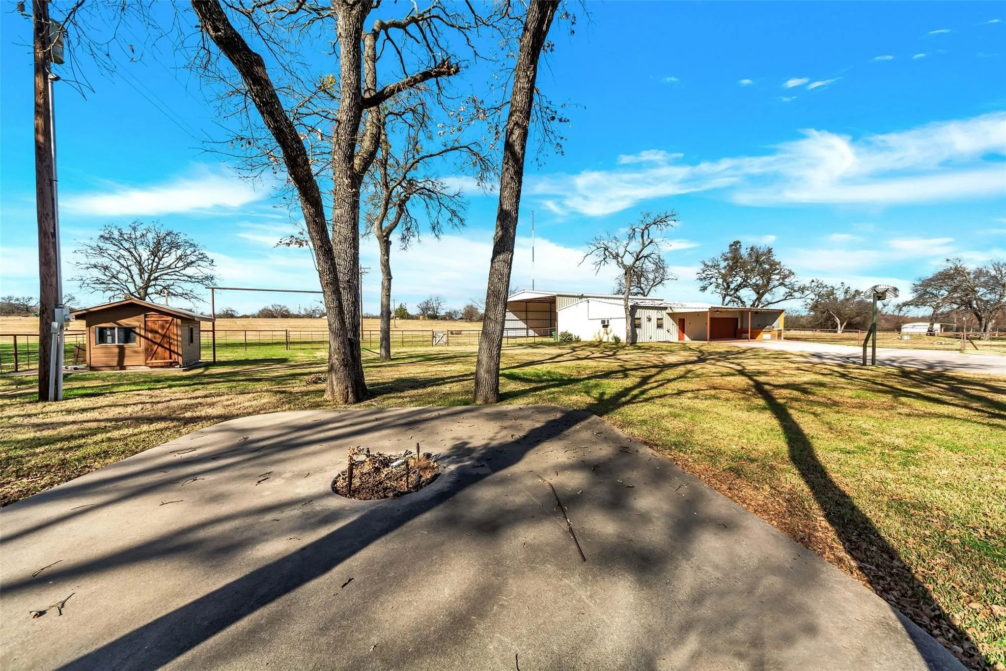 Single Family Residence For Sale in Wise County , 131 County Road 4680, Boyd, Texas 76023, 3 Bedroom, 3 Bathroom, 2 Garage spaces, 2,244 Sqft, built in 1997, mls#21166735, Real Estate Agent in Boyd, Homes For Sale in Wise county, Homes For Sale in Boyd, Realtor in Boyd Texas, Real Estate Brokerage Independent Realty Texas, Luminita Cordes Realtor