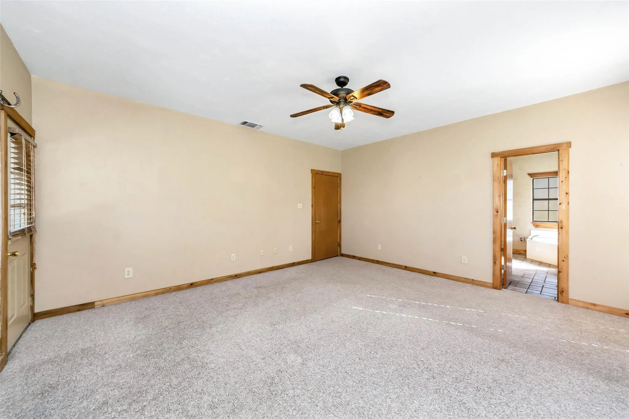 Single Family Residence For Sale in Wise County , 131 County Road 4680, Boyd, Texas 76023, 3 Bedroom, 3 Bathroom, 2 Garage spaces, 2,244 Sqft, built in 1997, mls#21166735, Real Estate Agent in Boyd, Homes For Sale in Wise county, Homes For Sale in Boyd, Realtor in Boyd Texas, Real Estate Brokerage Independent Realty Texas, Luminita Cordes Realtor