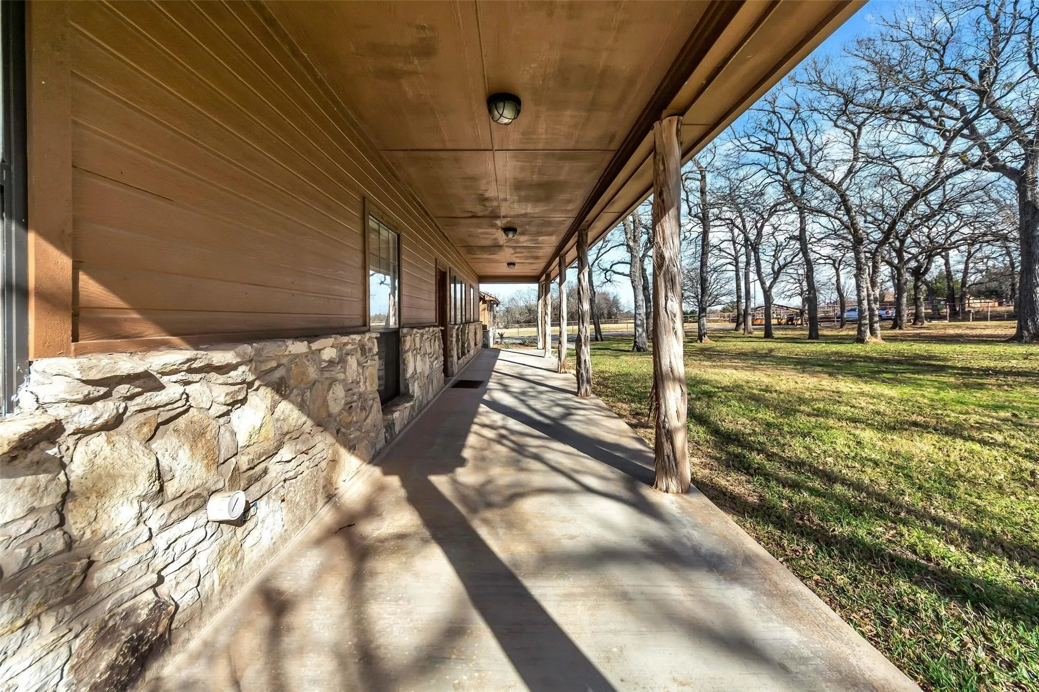 Single Family Residence For Sale in Wise County , 131 County Road 4680, Boyd, Texas 76023, 3 Bedroom, 3 Bathroom, 2 Garage spaces, 2,244 Sqft, built in 1997, mls#21166735, Real Estate Agent in Boyd, Homes For Sale in Wise county, Homes For Sale in Boyd, Realtor in Boyd Texas, Real Estate Brokerage Independent Realty Texas, Luminita Cordes Realtor