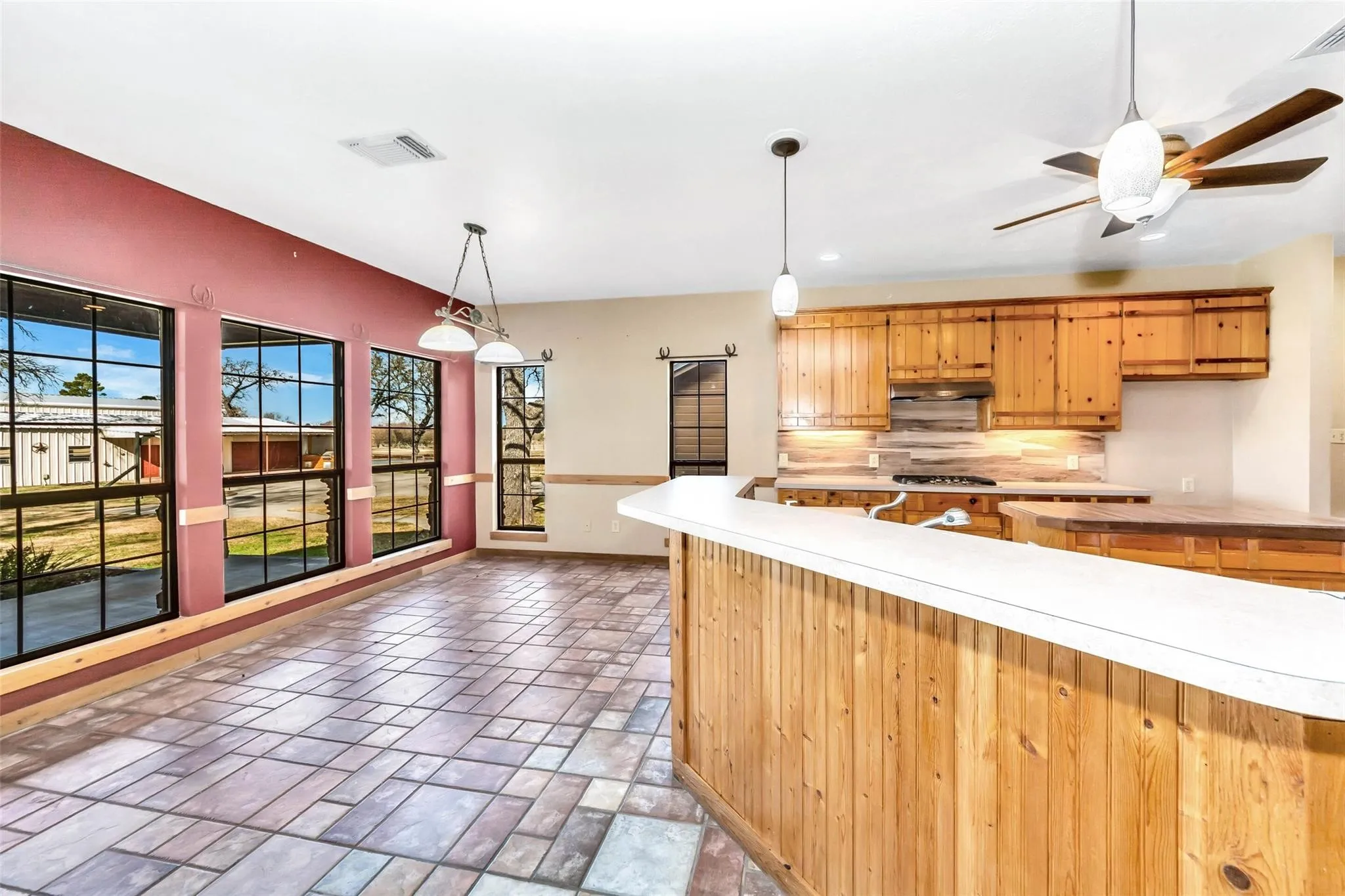 Single Family Residence For Sale in Wise County , 131 County Road 4680, Boyd, Texas 76023, 3 Bedroom, 3 Bathroom, 2 Garage spaces, 2,244 Sqft, built in 1997, mls#21166735, Real Estate Agent in Boyd, Homes For Sale in Wise county, Homes For Sale in Boyd, Realtor in Boyd Texas, Real Estate Brokerage Independent Realty Texas, Luminita Cordes Realtor
