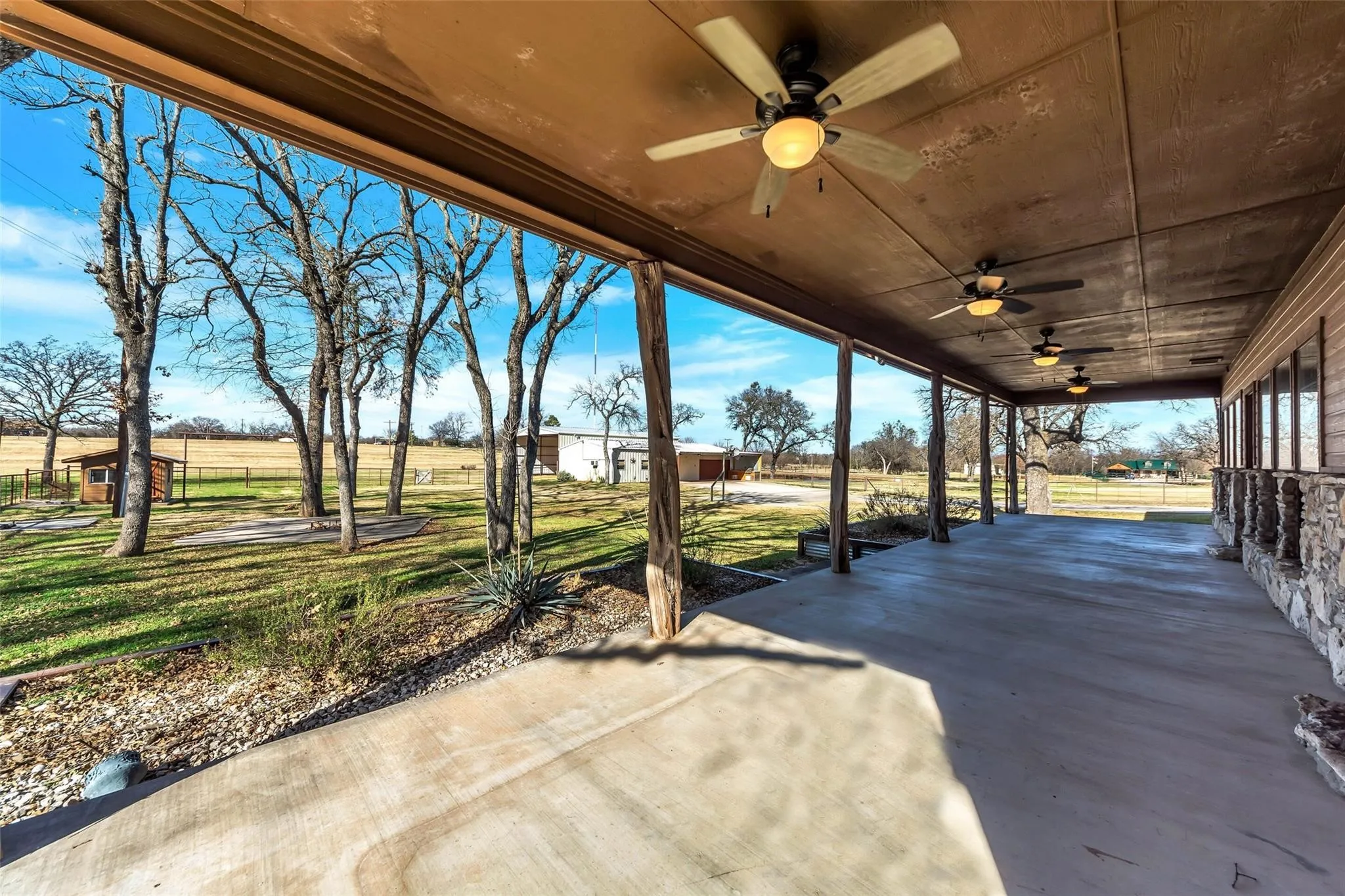 Single Family Residence For Sale in Wise County , 131 County Road 4680, Boyd, Texas 76023, 3 Bedroom, 3 Bathroom, 2 Garage spaces, 2,244 Sqft, built in 1997, mls#21166735, Real Estate Agent in Boyd, Homes For Sale in Wise county, Homes For Sale in Boyd, Realtor in Boyd Texas, Real Estate Brokerage Independent Realty Texas, Luminita Cordes Realtor