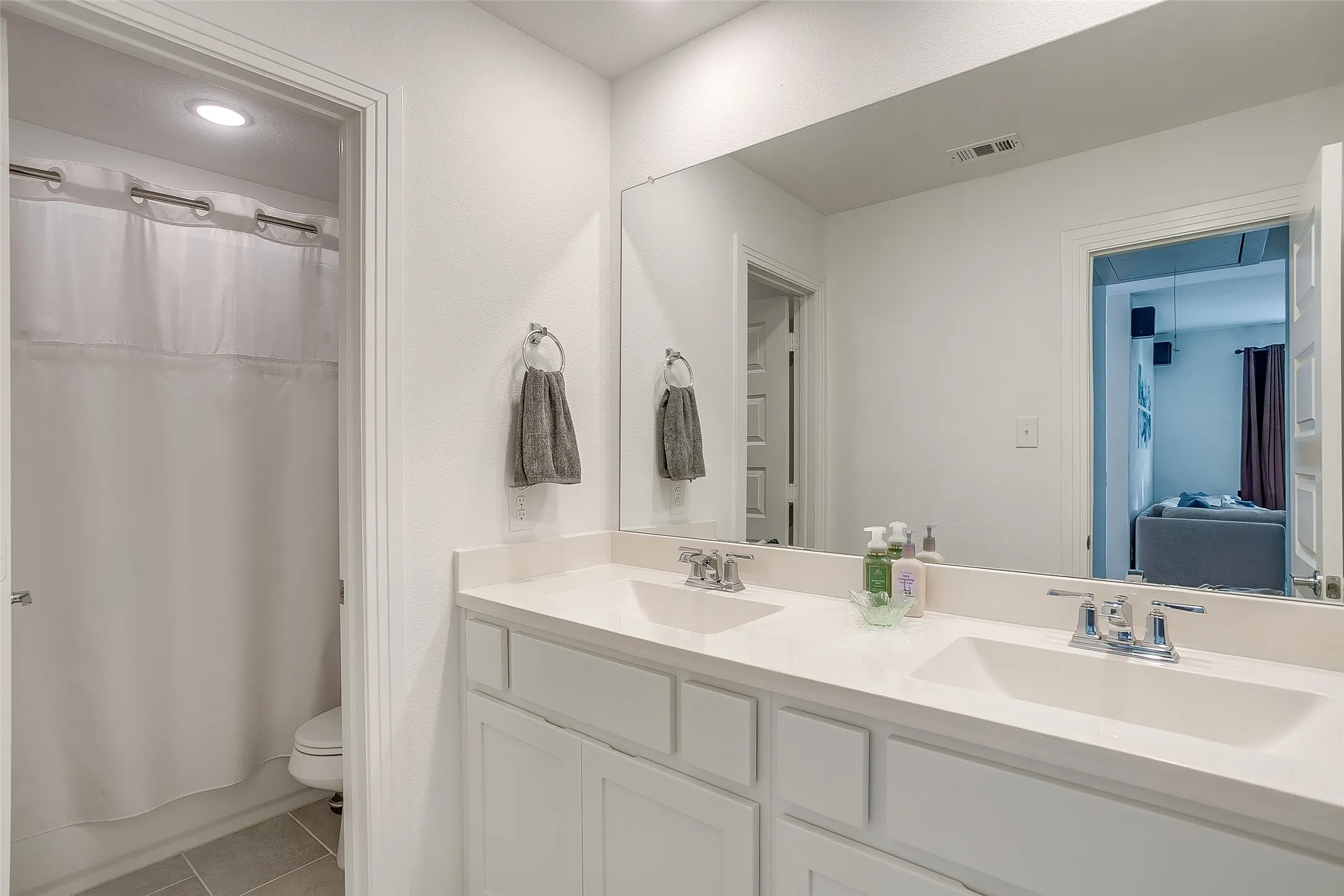 Single Family Residence For Sale in Denton County , 2333 Stella Lane, Northlake, Texas 76247, 4 Bedroom, 3 Bathroom, 2 Garage spaces, 2,290 Sqft, built in 2021, mls#21163159, Real Estate Agent in Northlake, Homes For Sale in Denton county, Homes For Sale in Northlake, Realtor in Northlake Texas, Real Estate Brokerage Independent Realty Texas, Luminita Cordes Realtor