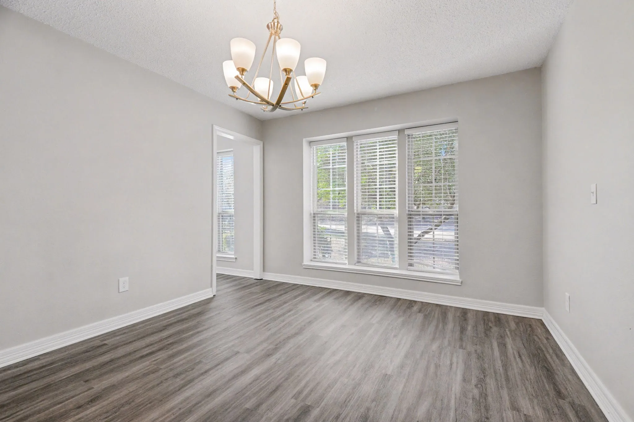Single Family Residence For Sale in Collin County , 2304 Twilight Circle, Plano, Texas 75093, 4 Bedroom, 2 Bathroom, 2 Garage spaces, 1,956 Sqft, built in 1979, mls#21166443, Real Estate Agent in Plano, Homes For Sale in Collin county, Homes For Sale in Plano, Realtor in Plano Texas, Real Estate Brokerage Independent Realty Texas, Luminita Cordes Realtor