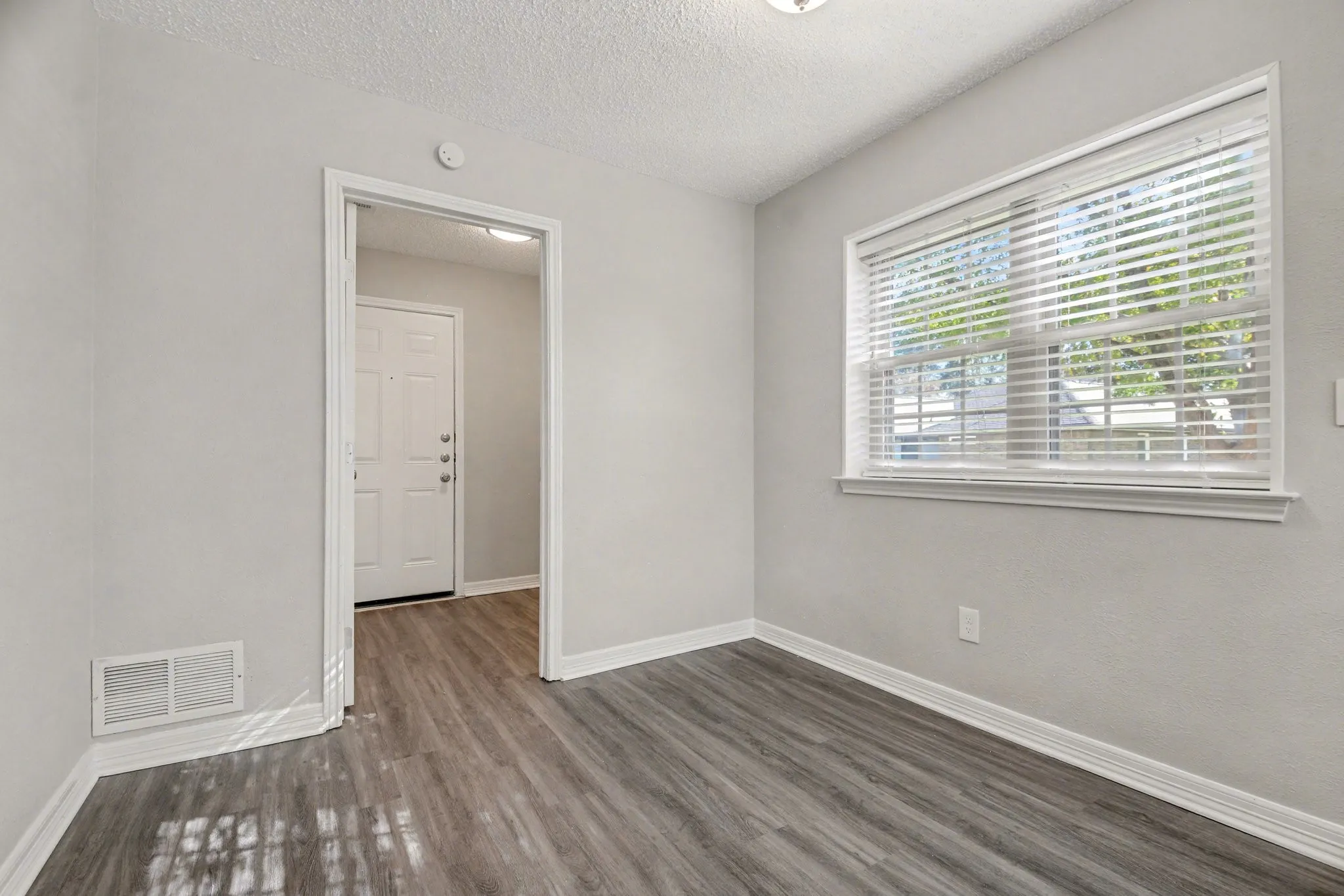 Single Family Residence For Sale in Collin County , 2304 Twilight Circle, Plano, Texas 75093, 4 Bedroom, 2 Bathroom, 2 Garage spaces, 1,956 Sqft, built in 1979, mls#21166443, Real Estate Agent in Plano, Homes For Sale in Collin county, Homes For Sale in Plano, Realtor in Plano Texas, Real Estate Brokerage Independent Realty Texas, Luminita Cordes Realtor