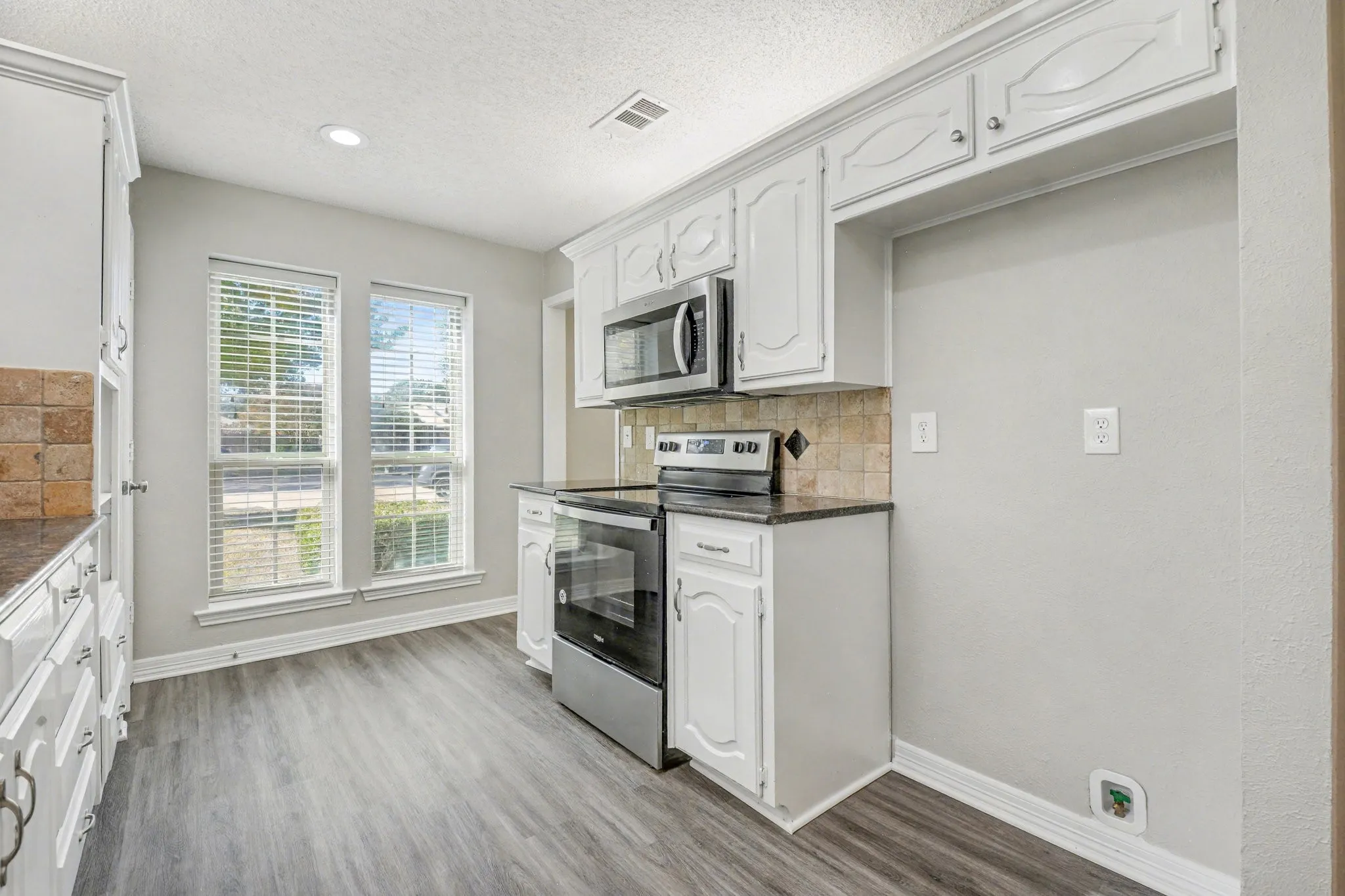 Single Family Residence For Sale in Collin County , 2304 Twilight Circle, Plano, Texas 75093, 4 Bedroom, 2 Bathroom, 2 Garage spaces, 1,956 Sqft, built in 1979, mls#21166443, Real Estate Agent in Plano, Homes For Sale in Collin county, Homes For Sale in Plano, Realtor in Plano Texas, Real Estate Brokerage Independent Realty Texas, Luminita Cordes Realtor