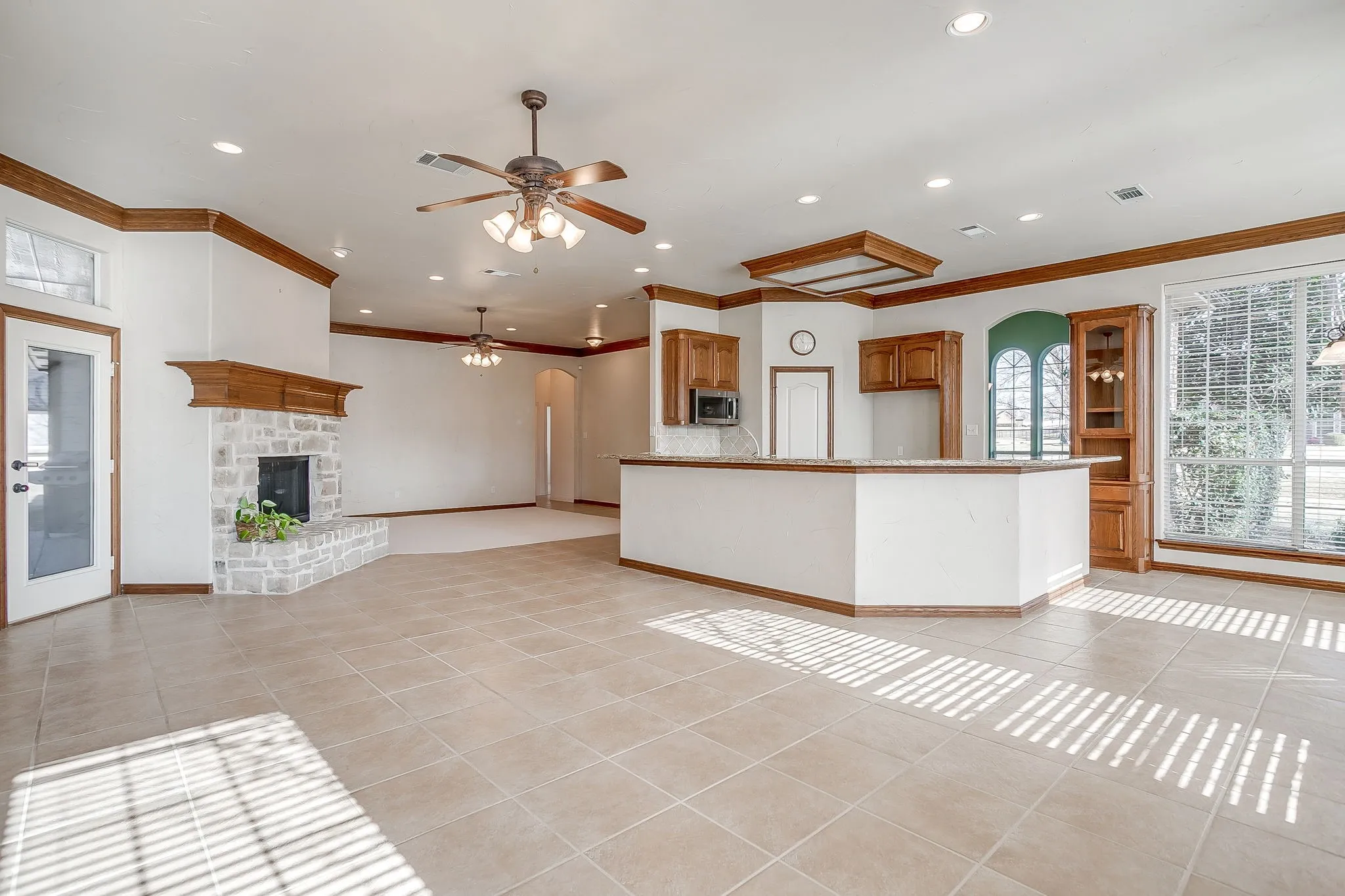 Single Family Residence For Sale in Johnson County , 3712 Vista North Drive, Burleson, Texas 76028, 4 Bedroom, 3 Bathroom, 3 Garage spaces, 2,649 Sqft, built in 2002, mls#21166702, Real Estate Agent in Burleson, Homes For Sale in Johnson county, Homes For Sale in Burleson, Realtor in Burleson Texas, Real Estate Brokerage Independent Realty Texas, Luminita Cordes Realtor