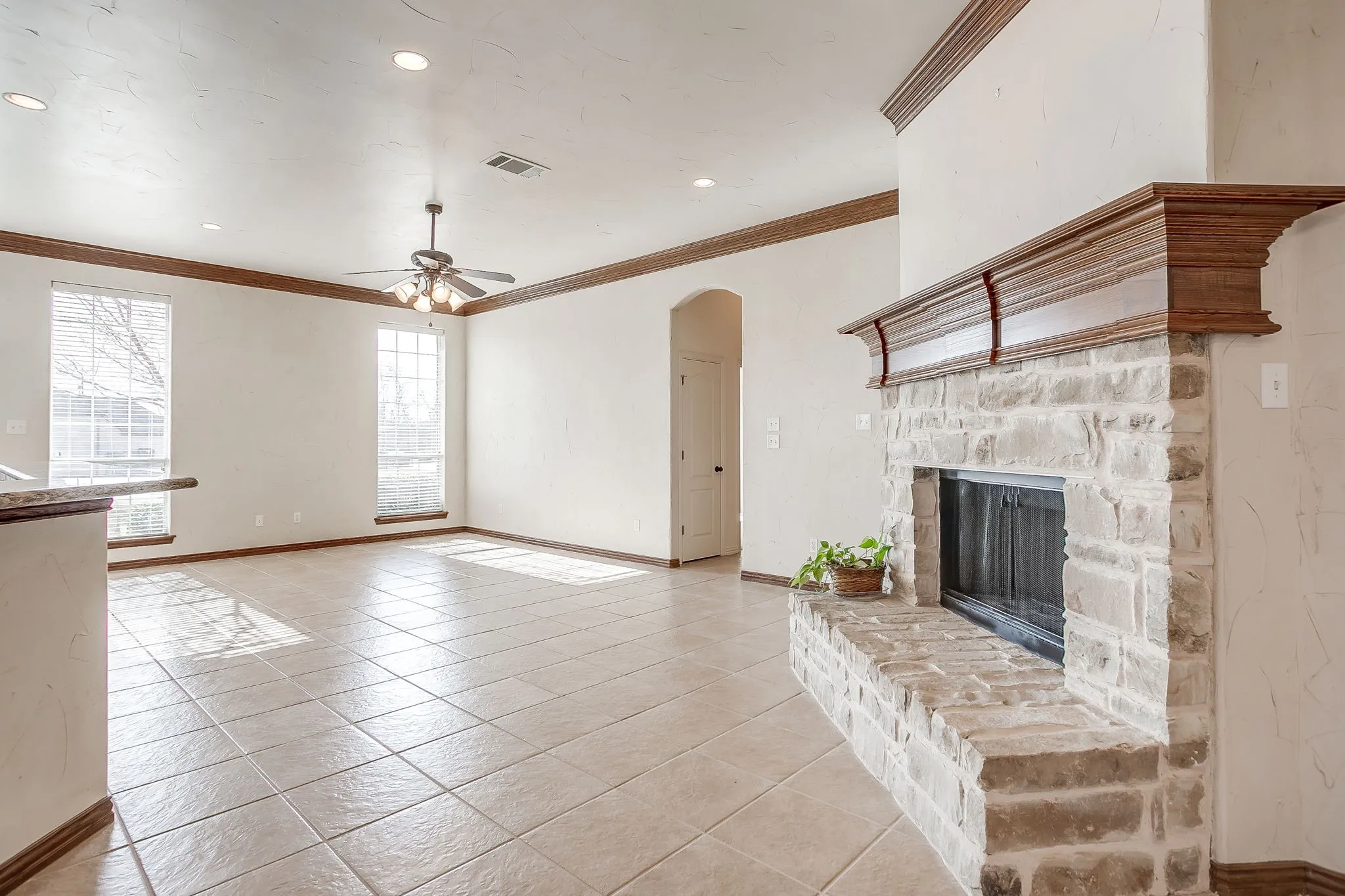 Single Family Residence For Sale in Johnson County , 3712 Vista North Drive, Burleson, Texas 76028, 4 Bedroom, 3 Bathroom, 3 Garage spaces, 2,649 Sqft, built in 2002, mls#21166702, Real Estate Agent in Burleson, Homes For Sale in Johnson county, Homes For Sale in Burleson, Realtor in Burleson Texas, Real Estate Brokerage Independent Realty Texas, Luminita Cordes Realtor