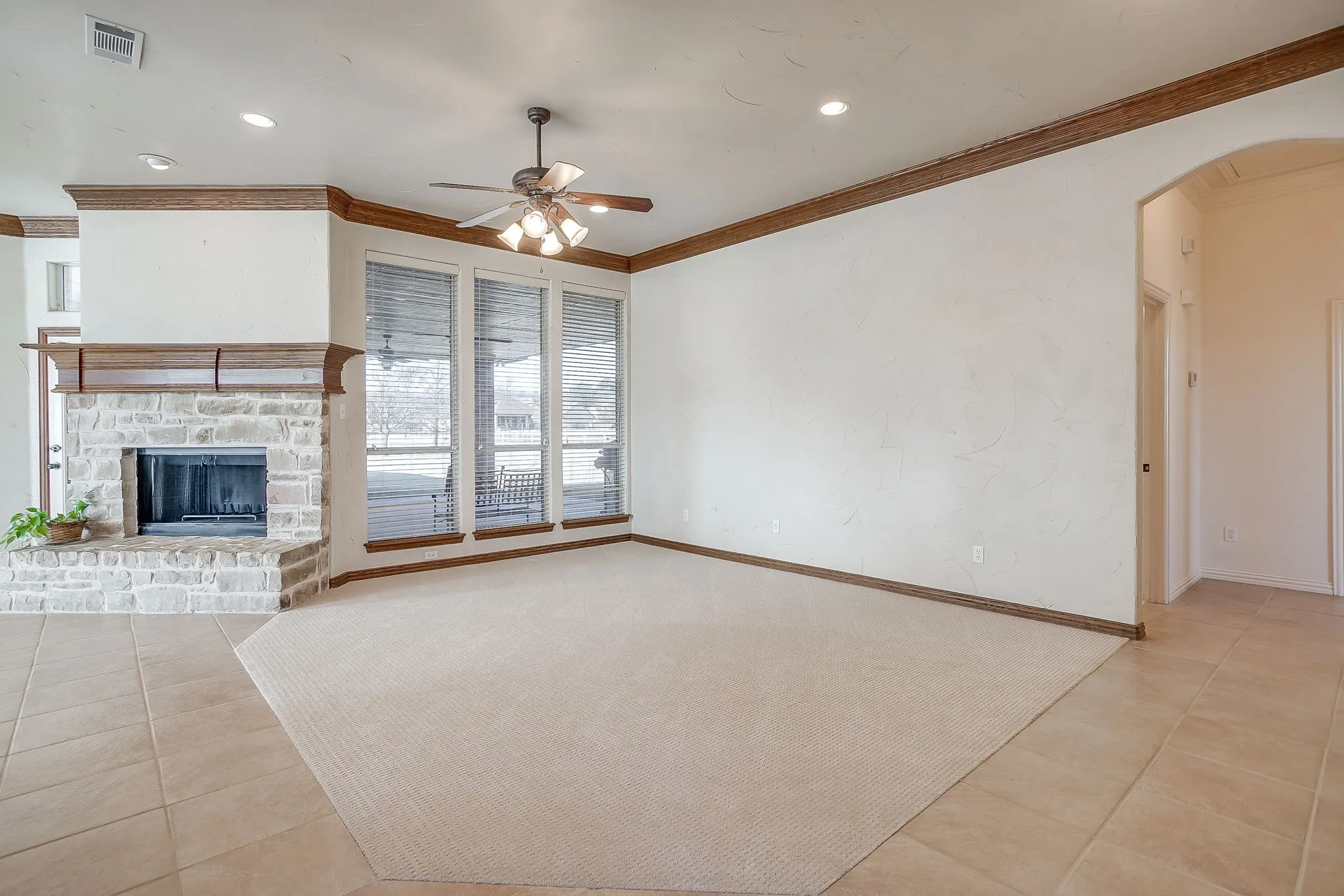 Single Family Residence For Sale in Johnson County , 3712 Vista North Drive, Burleson, Texas 76028, 4 Bedroom, 3 Bathroom, 3 Garage spaces, 2,649 Sqft, built in 2002, mls#21166702, Real Estate Agent in Burleson, Homes For Sale in Johnson county, Homes For Sale in Burleson, Realtor in Burleson Texas, Real Estate Brokerage Independent Realty Texas, Luminita Cordes Realtor