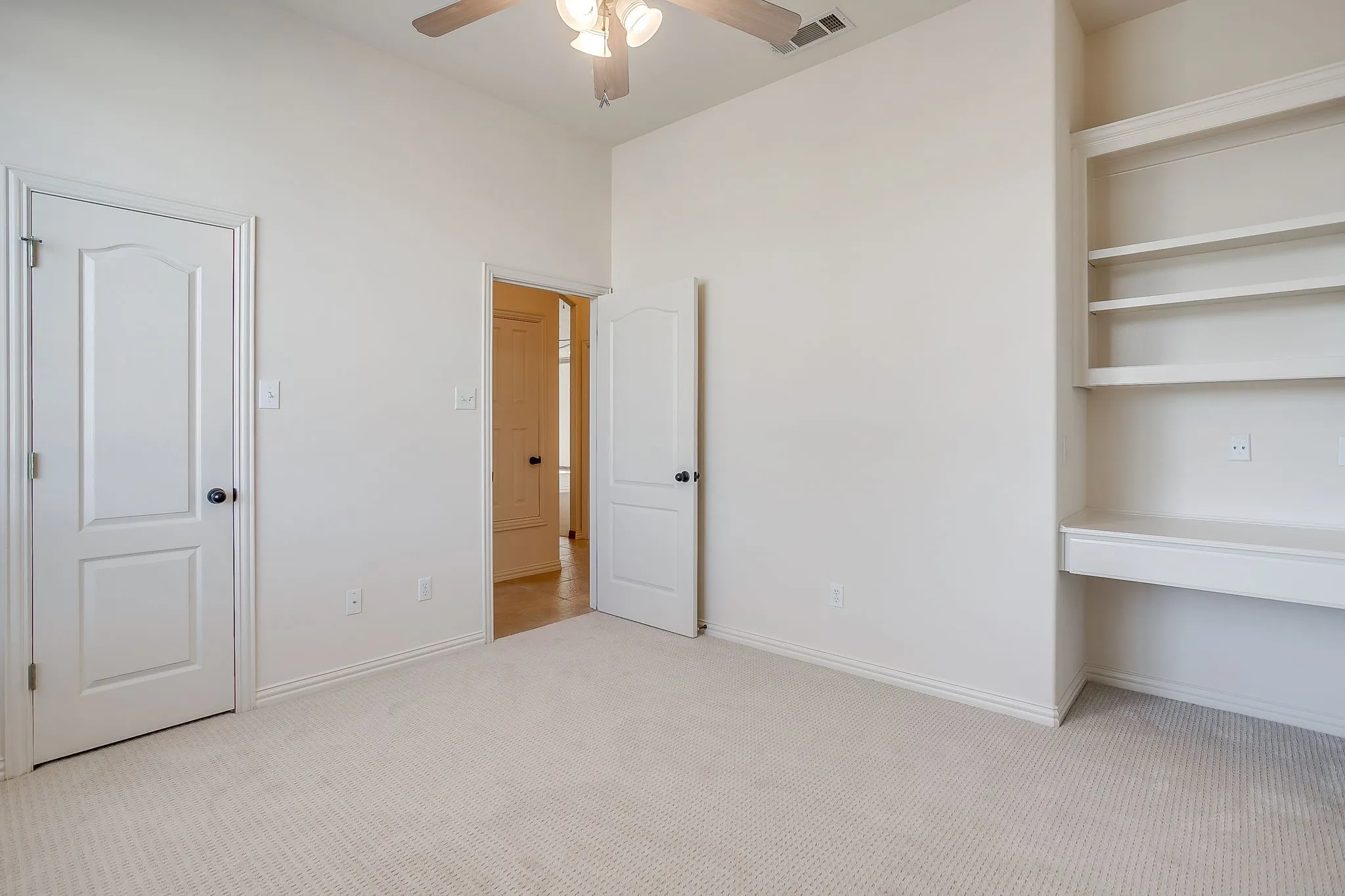 Single Family Residence For Sale in Johnson County , 3712 Vista North Drive, Burleson, Texas 76028, 4 Bedroom, 3 Bathroom, 3 Garage spaces, 2,649 Sqft, built in 2002, mls#21166702, Real Estate Agent in Burleson, Homes For Sale in Johnson county, Homes For Sale in Burleson, Realtor in Burleson Texas, Real Estate Brokerage Independent Realty Texas, Luminita Cordes Realtor