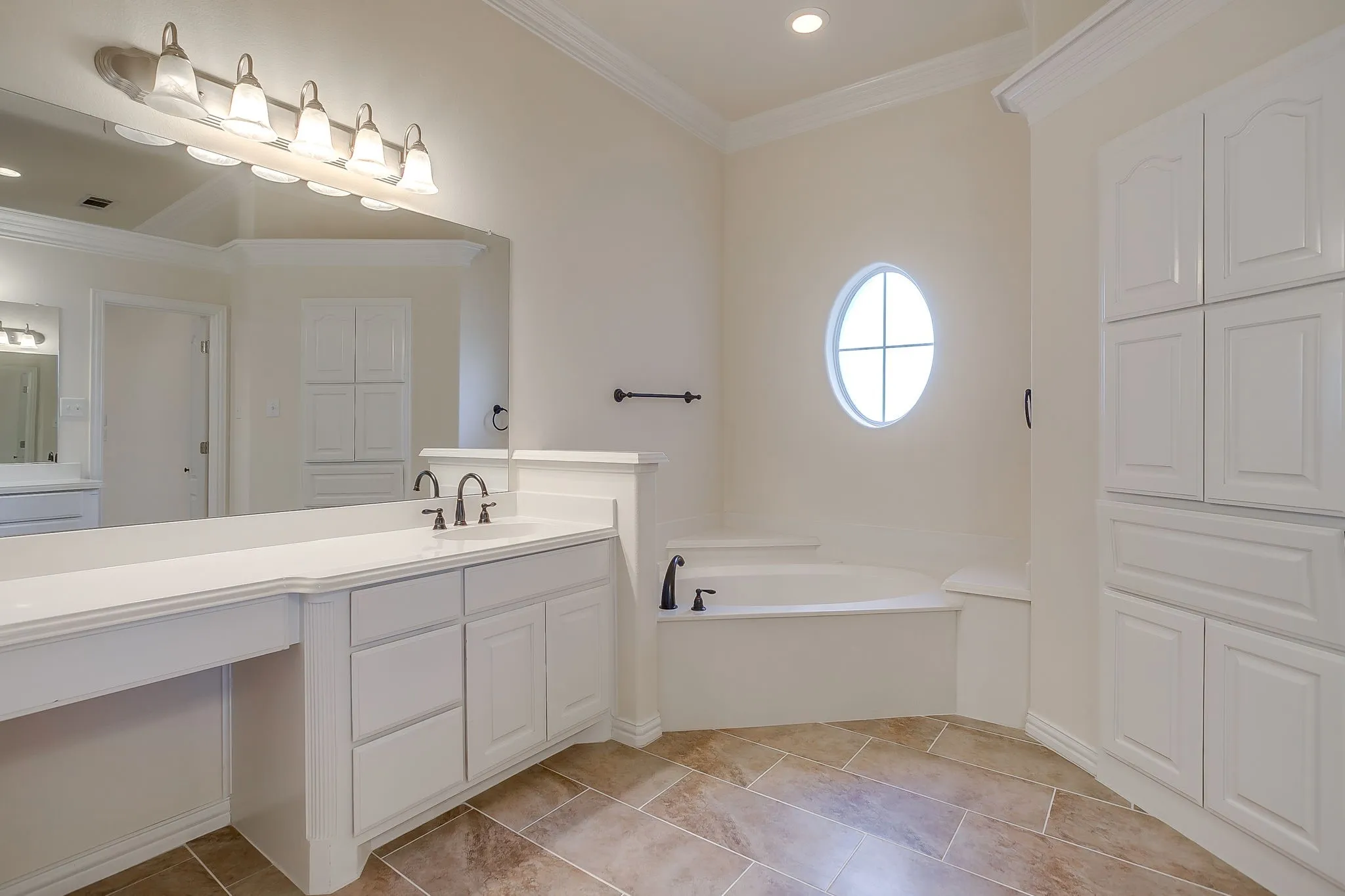 Single Family Residence For Sale in Johnson County , 3712 Vista North Drive, Burleson, Texas 76028, 4 Bedroom, 3 Bathroom, 3 Garage spaces, 2,649 Sqft, built in 2002, mls#21166702, Real Estate Agent in Burleson, Homes For Sale in Johnson county, Homes For Sale in Burleson, Realtor in Burleson Texas, Real Estate Brokerage Independent Realty Texas, Luminita Cordes Realtor
