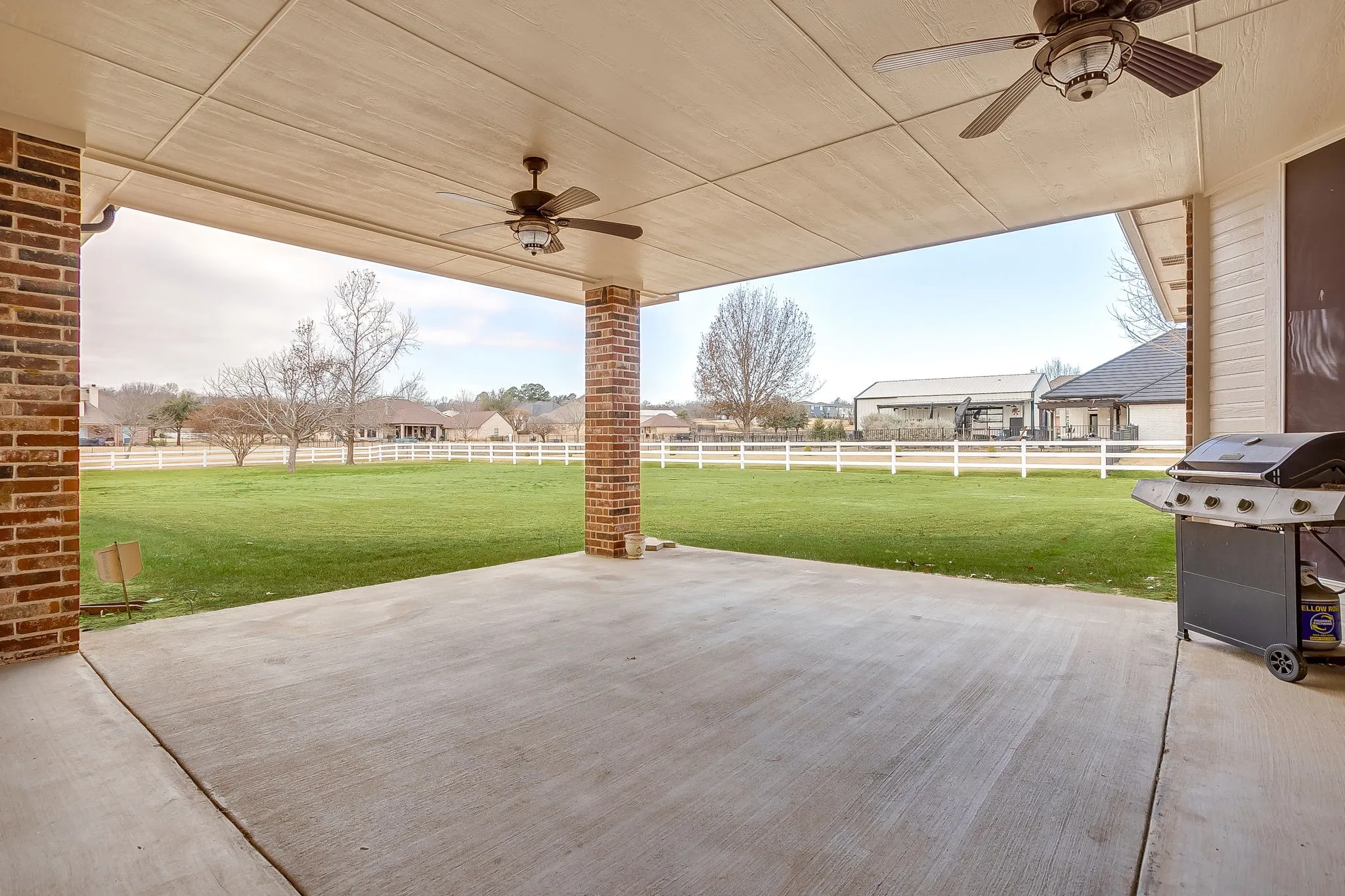 Single Family Residence For Sale in Johnson County , 3712 Vista North Drive, Burleson, Texas 76028, 4 Bedroom, 3 Bathroom, 3 Garage spaces, 2,649 Sqft, built in 2002, mls#21166702, Real Estate Agent in Burleson, Homes For Sale in Johnson county, Homes For Sale in Burleson, Realtor in Burleson Texas, Real Estate Brokerage Independent Realty Texas, Luminita Cordes Realtor