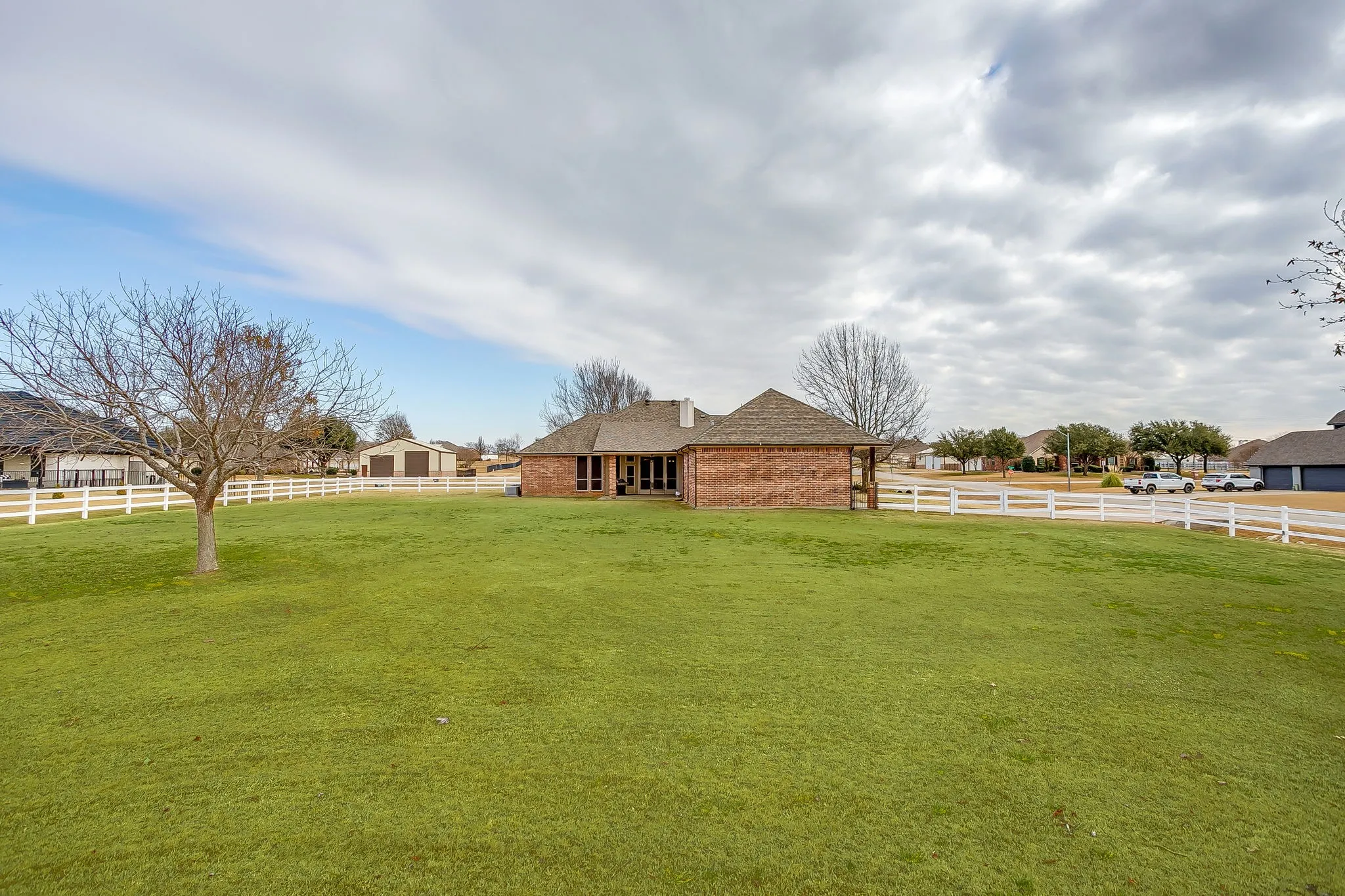 Single Family Residence For Sale in Johnson County , 3712 Vista North Drive, Burleson, Texas 76028, 4 Bedroom, 3 Bathroom, 3 Garage spaces, 2,649 Sqft, built in 2002, mls#21166702, Real Estate Agent in Burleson, Homes For Sale in Johnson county, Homes For Sale in Burleson, Realtor in Burleson Texas, Real Estate Brokerage Independent Realty Texas, Luminita Cordes Realtor