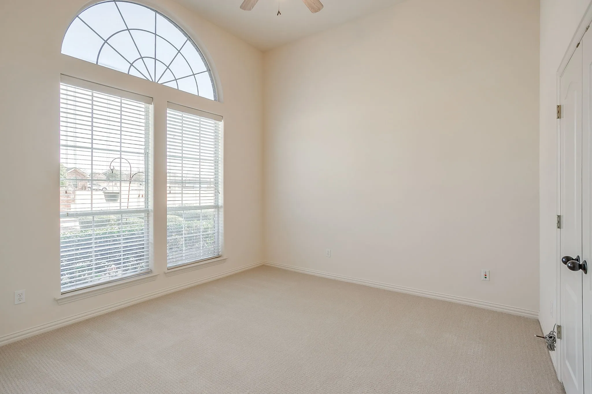 Single Family Residence For Sale in Johnson County , 3712 Vista North Drive, Burleson, Texas 76028, 4 Bedroom, 3 Bathroom, 3 Garage spaces, 2,649 Sqft, built in 2002, mls#21166702, Real Estate Agent in Burleson, Homes For Sale in Johnson county, Homes For Sale in Burleson, Realtor in Burleson Texas, Real Estate Brokerage Independent Realty Texas, Luminita Cordes Realtor