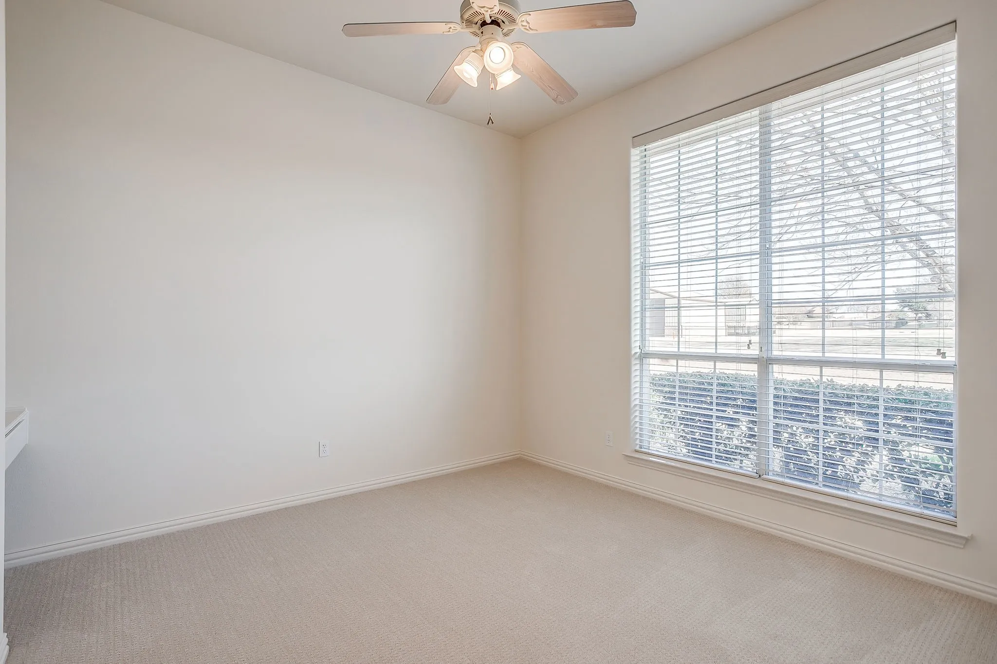 Single Family Residence For Sale in Johnson County , 3712 Vista North Drive, Burleson, Texas 76028, 4 Bedroom, 3 Bathroom, 3 Garage spaces, 2,649 Sqft, built in 2002, mls#21166702, Real Estate Agent in Burleson, Homes For Sale in Johnson county, Homes For Sale in Burleson, Realtor in Burleson Texas, Real Estate Brokerage Independent Realty Texas, Luminita Cordes Realtor