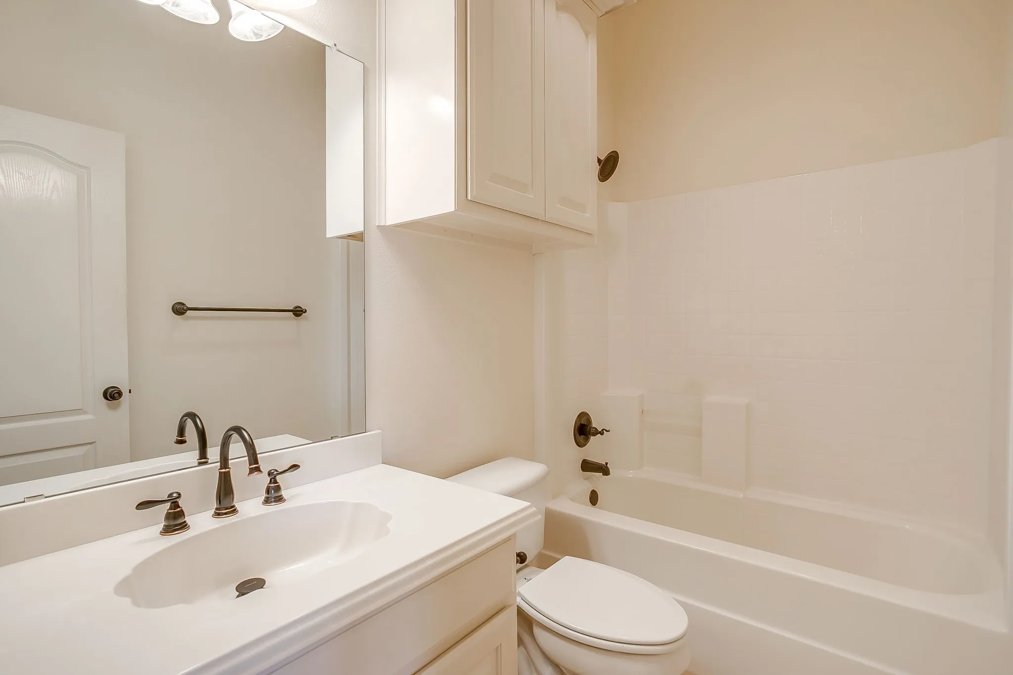 Single Family Residence For Sale in Johnson County , 3712 Vista North Drive, Burleson, Texas 76028, 4 Bedroom, 3 Bathroom, 3 Garage spaces, 2,649 Sqft, built in 2002, mls#21166702, Real Estate Agent in Burleson, Homes For Sale in Johnson county, Homes For Sale in Burleson, Realtor in Burleson Texas, Real Estate Brokerage Independent Realty Texas, Luminita Cordes Realtor