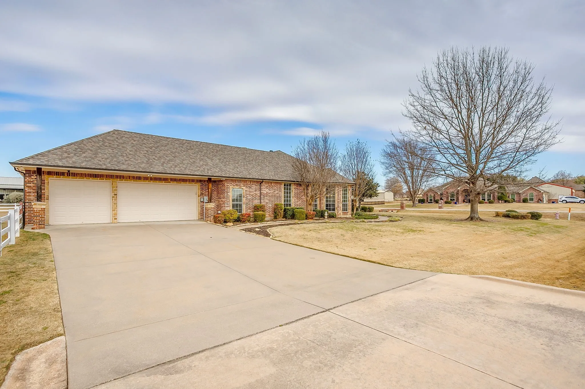 Single Family Residence For Sale in Johnson County , 3712 Vista North Drive, Burleson, Texas 76028, 4 Bedroom, 3 Bathroom, 3 Garage spaces, 2,649 Sqft, built in 2002, mls#21166702, Real Estate Agent in Burleson, Homes For Sale in Johnson county, Homes For Sale in Burleson, Realtor in Burleson Texas, Real Estate Brokerage Independent Realty Texas, Luminita Cordes Realtor