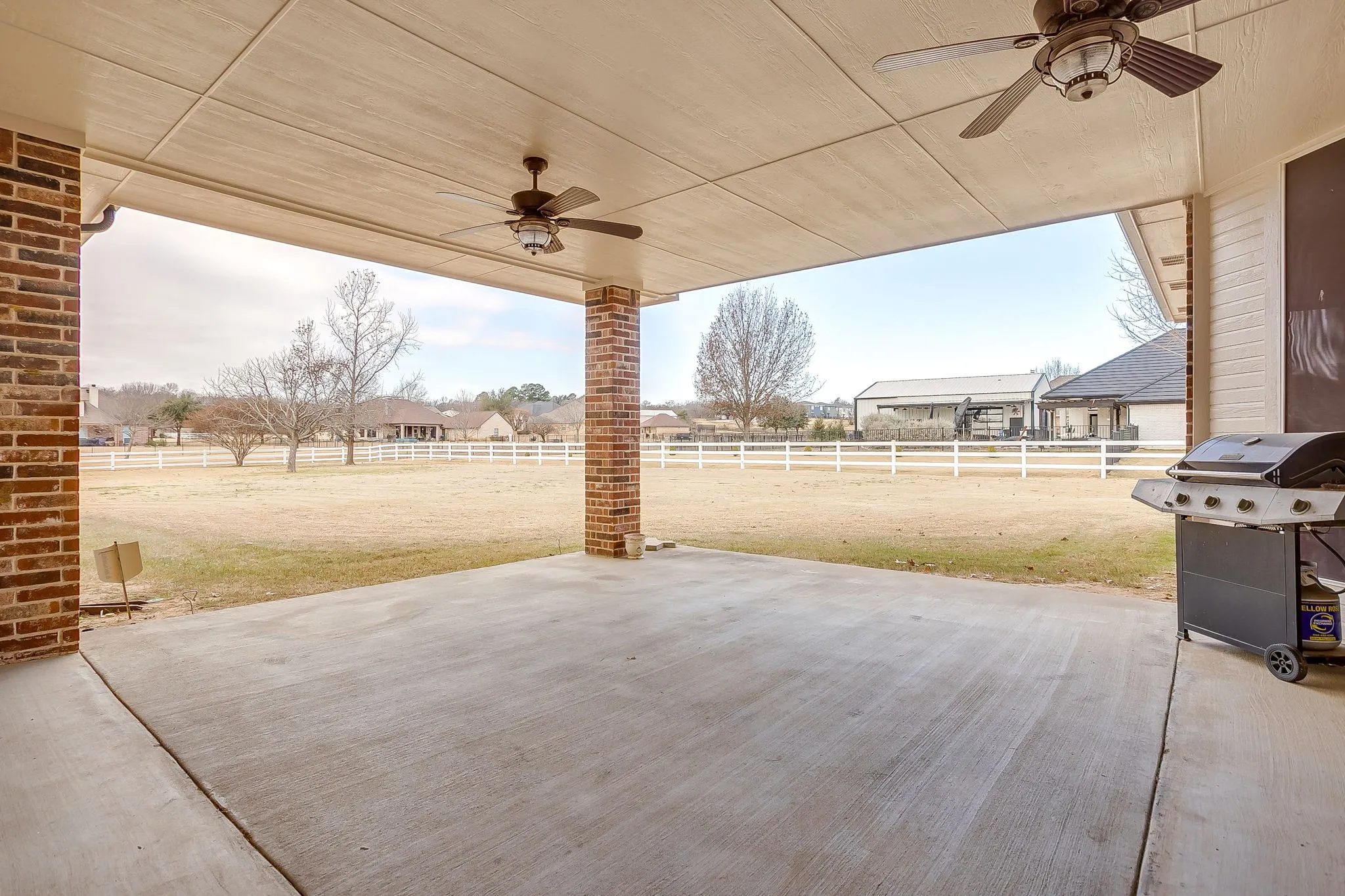 Single Family Residence For Sale in Johnson County , 3712 Vista North Drive, Burleson, Texas 76028, 4 Bedroom, 3 Bathroom, 3 Garage spaces, 2,649 Sqft, built in 2002, mls#21166702, Real Estate Agent in Burleson, Homes For Sale in Johnson county, Homes For Sale in Burleson, Realtor in Burleson Texas, Real Estate Brokerage Independent Realty Texas, Luminita Cordes Realtor