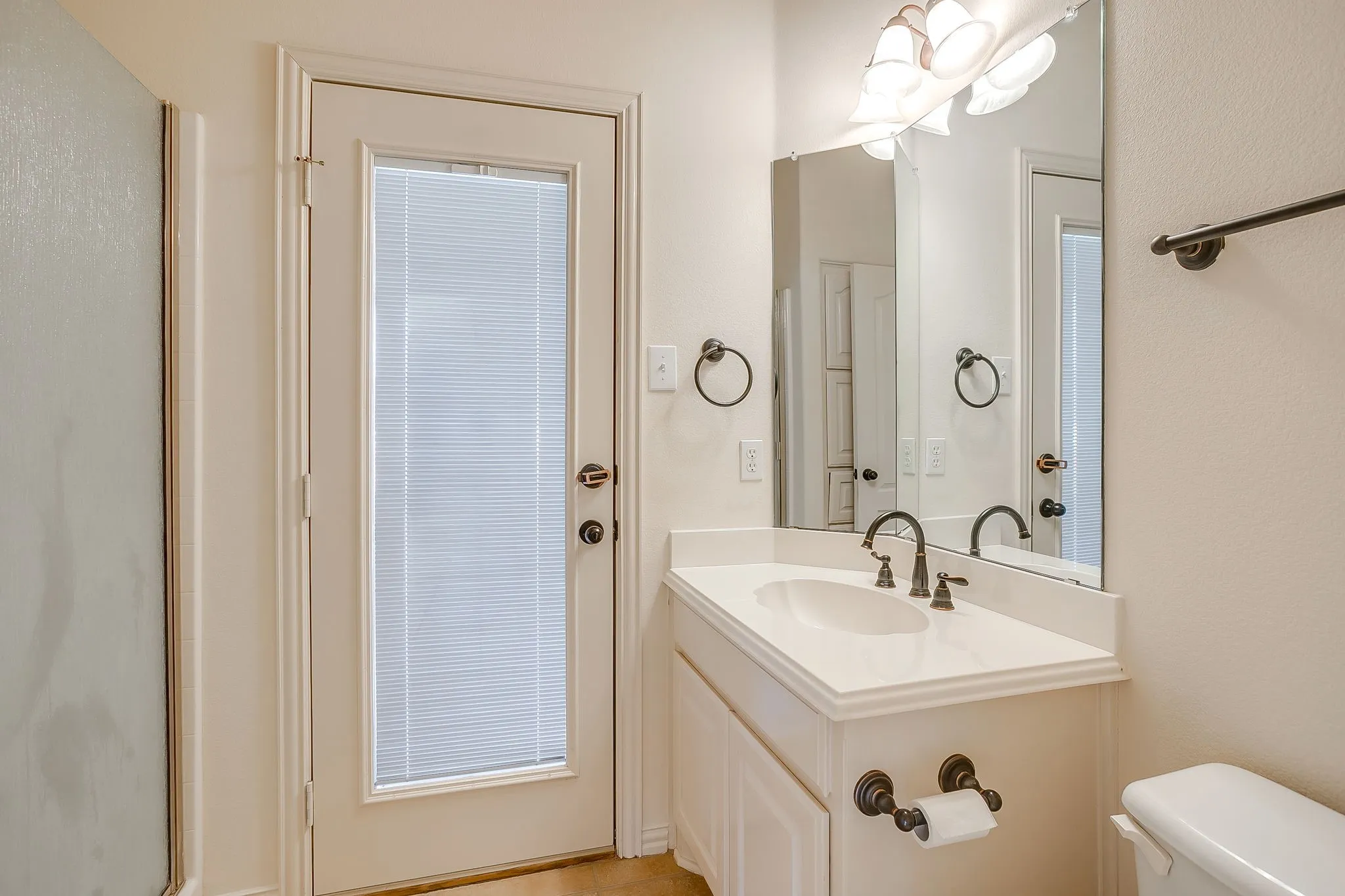 Single Family Residence For Sale in Johnson County , 3712 Vista North Drive, Burleson, Texas 76028, 4 Bedroom, 3 Bathroom, 3 Garage spaces, 2,649 Sqft, built in 2002, mls#21166702, Real Estate Agent in Burleson, Homes For Sale in Johnson county, Homes For Sale in Burleson, Realtor in Burleson Texas, Real Estate Brokerage Independent Realty Texas, Luminita Cordes Realtor