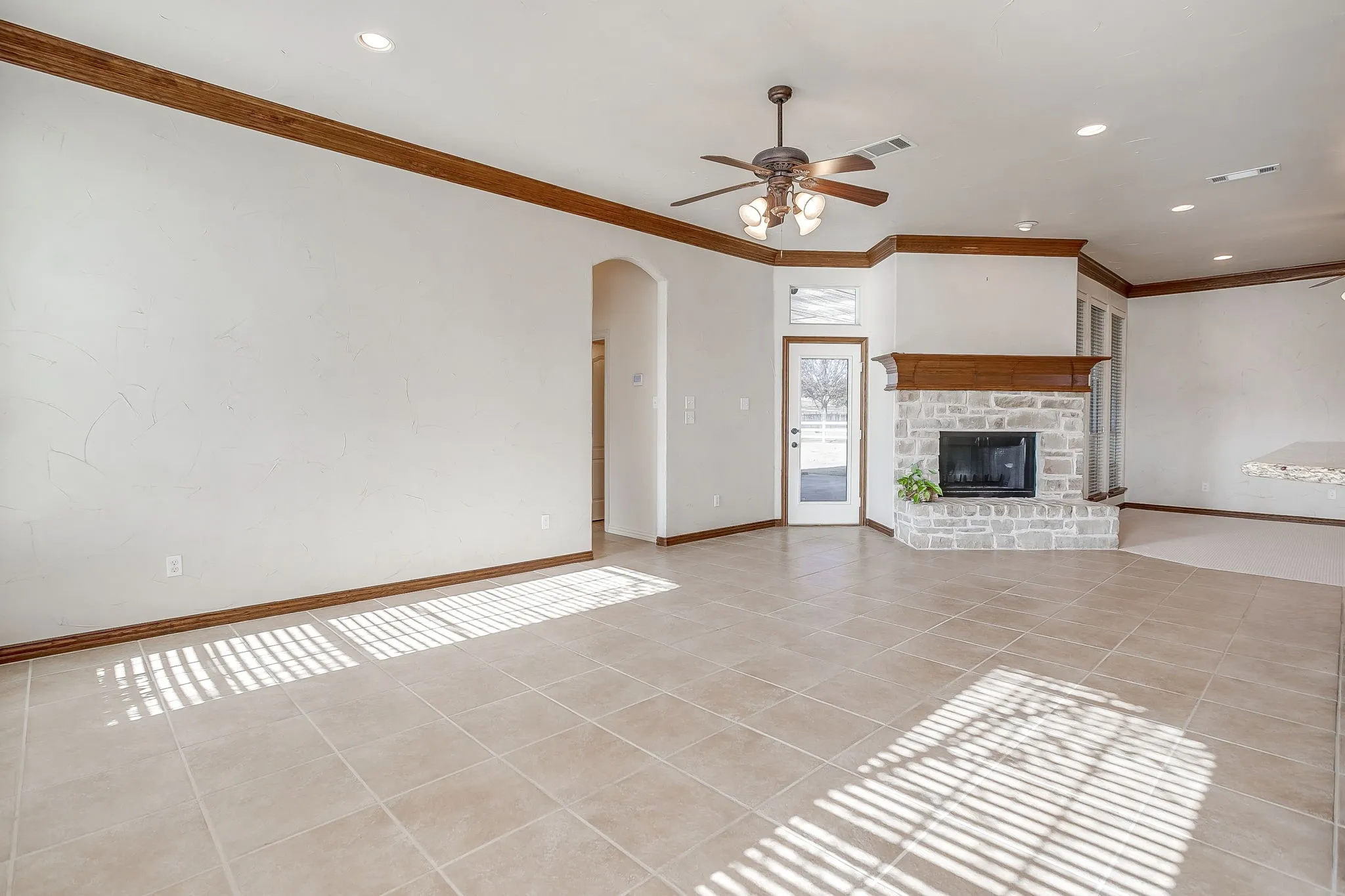 Single Family Residence For Sale in Johnson County , 3712 Vista North Drive, Burleson, Texas 76028, 4 Bedroom, 3 Bathroom, 3 Garage spaces, 2,649 Sqft, built in 2002, mls#21166702, Real Estate Agent in Burleson, Homes For Sale in Johnson county, Homes For Sale in Burleson, Realtor in Burleson Texas, Real Estate Brokerage Independent Realty Texas, Luminita Cordes Realtor