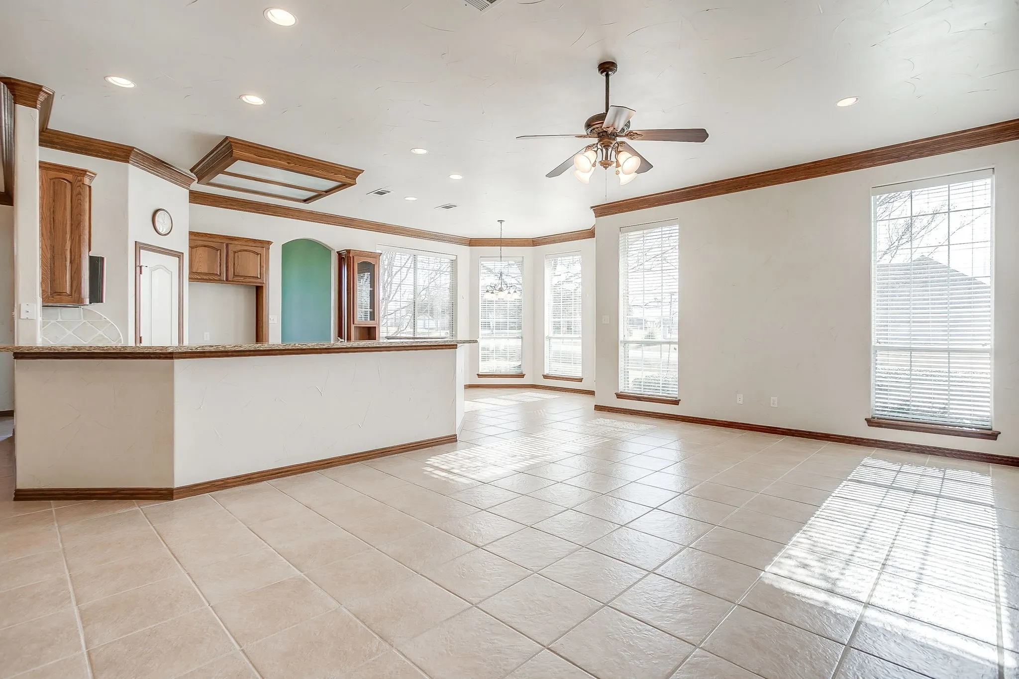 Single Family Residence For Sale in Johnson County , 3712 Vista North Drive, Burleson, Texas 76028, 4 Bedroom, 3 Bathroom, 3 Garage spaces, 2,649 Sqft, built in 2002, mls#21166702, Real Estate Agent in Burleson, Homes For Sale in Johnson county, Homes For Sale in Burleson, Realtor in Burleson Texas, Real Estate Brokerage Independent Realty Texas, Luminita Cordes Realtor