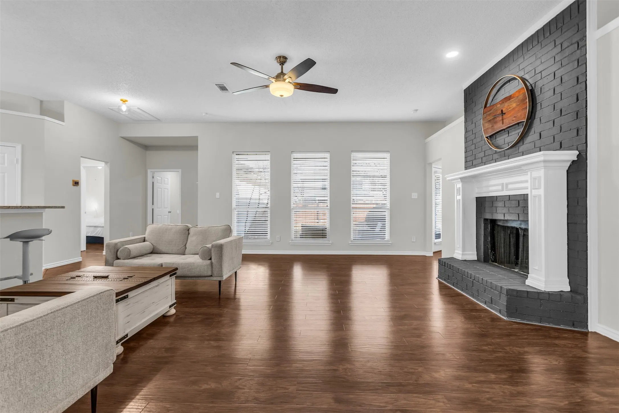 Single Family Residence For Sale in Collin County , 308 Glen Ridge Drive, Murphy, Texas 75094, 4 Bedroom, 3 Bathroom, 2 Garage spaces, 2,595 Sqft, built in 1999, Preowned, mls#21164092, Real Estate Agent in Murphy, Homes For Sale in Collin county, Homes For Sale in Murphy, Realtor in Murphy Texas, Real Estate Brokerage Independent Realty Texas, Luminita Cordes Realtor