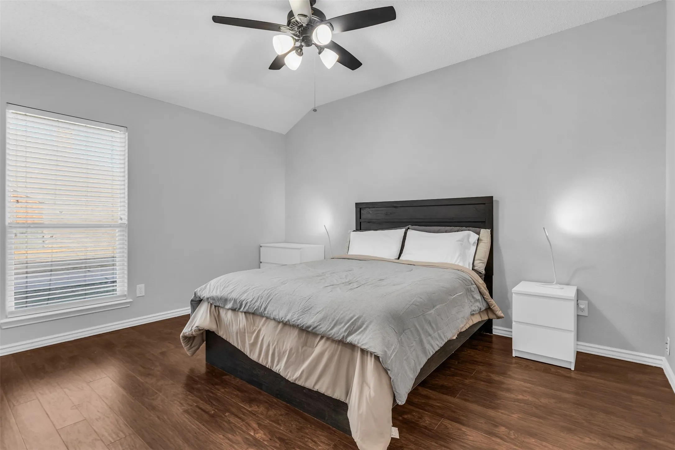 Single Family Residence For Sale in Collin County , 308 Glen Ridge Drive, Murphy, Texas 75094, 4 Bedroom, 3 Bathroom, 2 Garage spaces, 2,595 Sqft, built in 1999, Preowned, mls#21164092, Real Estate Agent in Murphy, Homes For Sale in Collin county, Homes For Sale in Murphy, Realtor in Murphy Texas, Real Estate Brokerage Independent Realty Texas, Luminita Cordes Realtor
