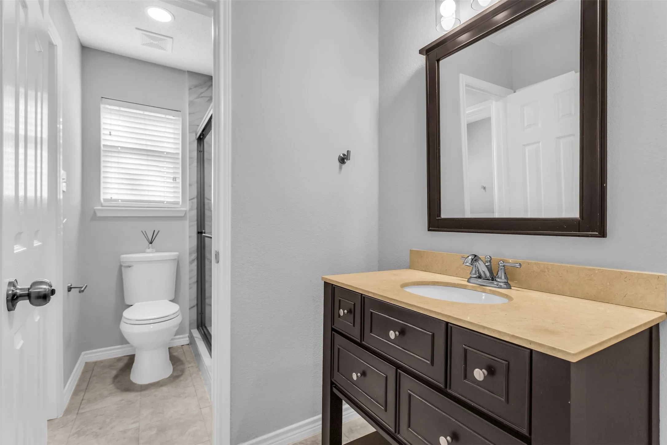 Single Family Residence For Sale in Collin County , 308 Glen Ridge Drive, Murphy, Texas 75094, 4 Bedroom, 3 Bathroom, 2 Garage spaces, 2,595 Sqft, built in 1999, Preowned, mls#21164092, Real Estate Agent in Murphy, Homes For Sale in Collin county, Homes For Sale in Murphy, Realtor in Murphy Texas, Real Estate Brokerage Independent Realty Texas, Luminita Cordes Realtor