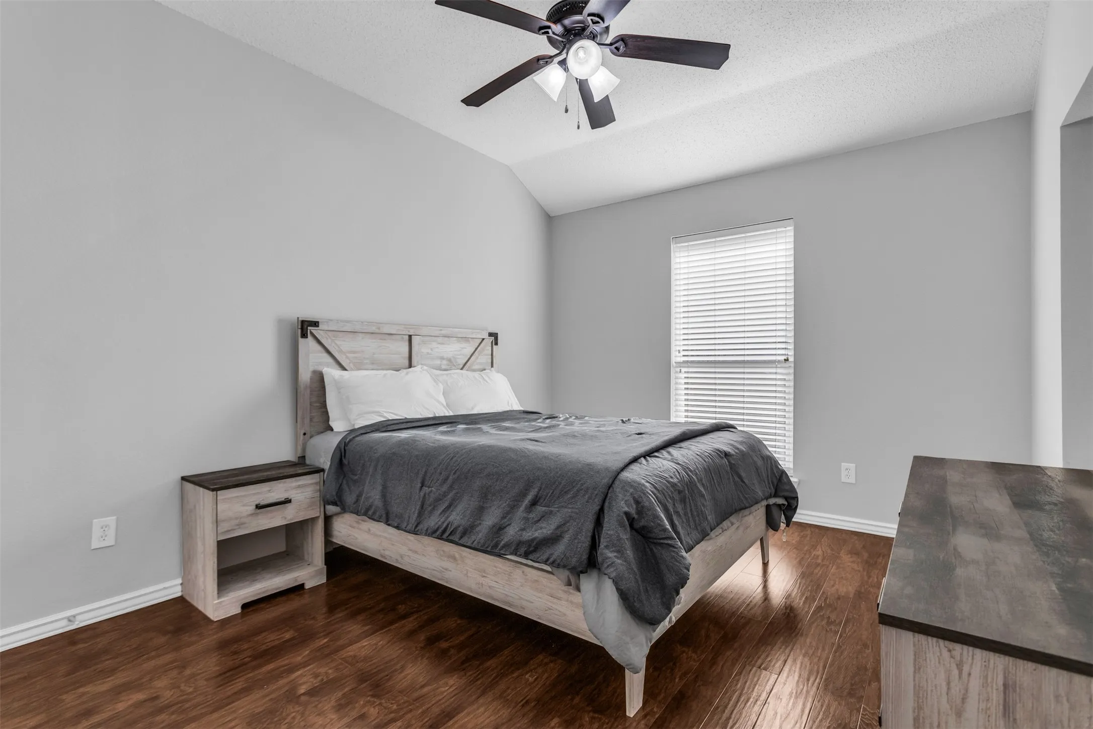 Single Family Residence For Sale in Collin County , 308 Glen Ridge Drive, Murphy, Texas 75094, 4 Bedroom, 3 Bathroom, 2 Garage spaces, 2,595 Sqft, built in 1999, Preowned, mls#21164092, Real Estate Agent in Murphy, Homes For Sale in Collin county, Homes For Sale in Murphy, Realtor in Murphy Texas, Real Estate Brokerage Independent Realty Texas, Luminita Cordes Realtor