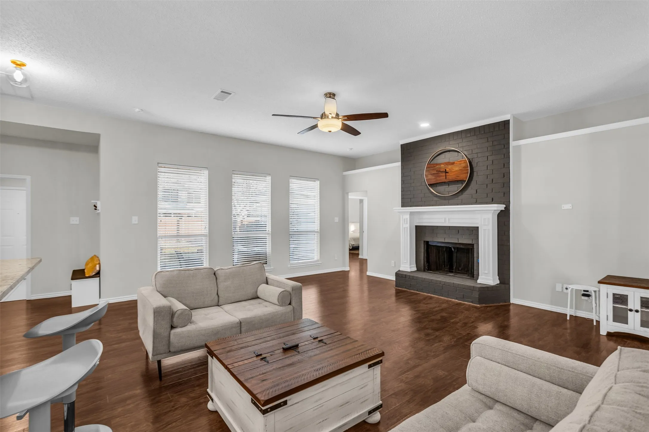 Single Family Residence For Sale in Collin County , 308 Glen Ridge Drive, Murphy, Texas 75094, 4 Bedroom, 3 Bathroom, 2 Garage spaces, 2,595 Sqft, built in 1999, Preowned, mls#21164092, Real Estate Agent in Murphy, Homes For Sale in Collin county, Homes For Sale in Murphy, Realtor in Murphy Texas, Real Estate Brokerage Independent Realty Texas, Luminita Cordes Realtor