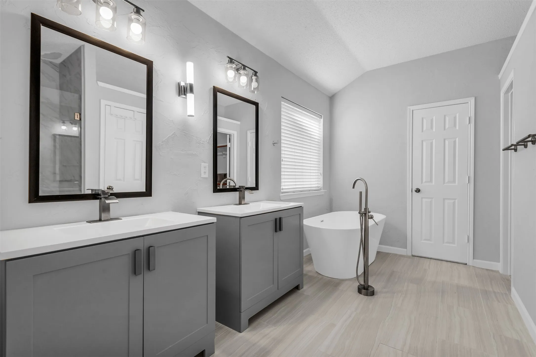 Single Family Residence For Sale in Collin County , 308 Glen Ridge Drive, Murphy, Texas 75094, 4 Bedroom, 3 Bathroom, 2 Garage spaces, 2,595 Sqft, built in 1999, Preowned, mls#21164092, Real Estate Agent in Murphy, Homes For Sale in Collin county, Homes For Sale in Murphy, Realtor in Murphy Texas, Real Estate Brokerage Independent Realty Texas, Luminita Cordes Realtor