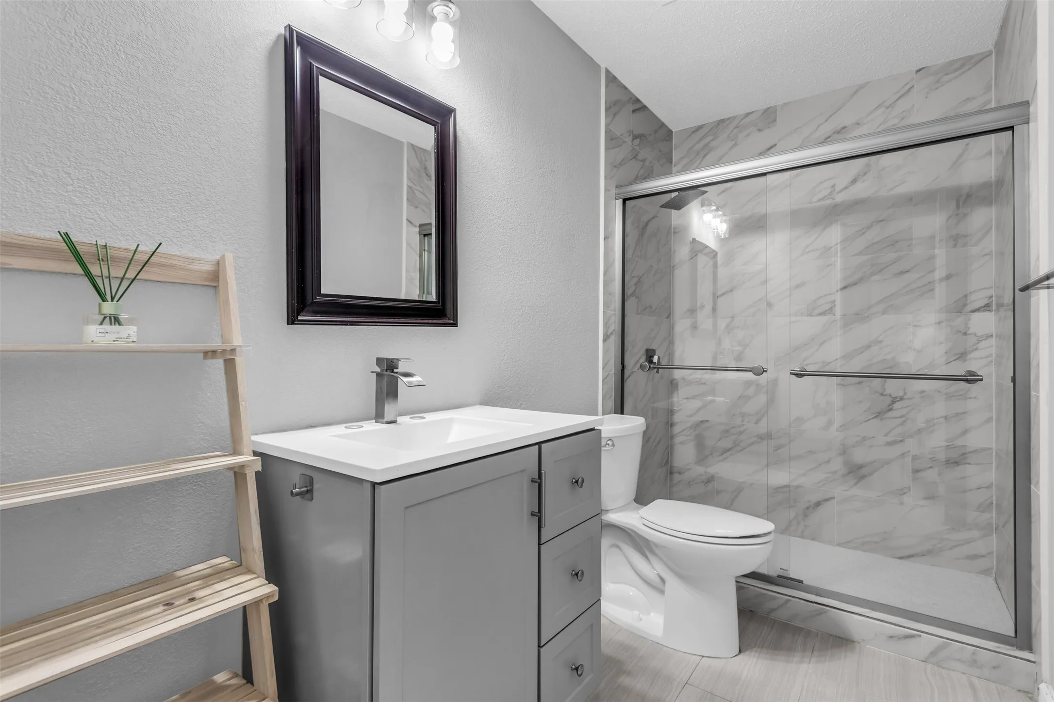 Single Family Residence For Sale in Collin County , 308 Glen Ridge Drive, Murphy, Texas 75094, 4 Bedroom, 3 Bathroom, 2 Garage spaces, 2,595 Sqft, built in 1999, Preowned, mls#21164092, Real Estate Agent in Murphy, Homes For Sale in Collin county, Homes For Sale in Murphy, Realtor in Murphy Texas, Real Estate Brokerage Independent Realty Texas, Luminita Cordes Realtor
