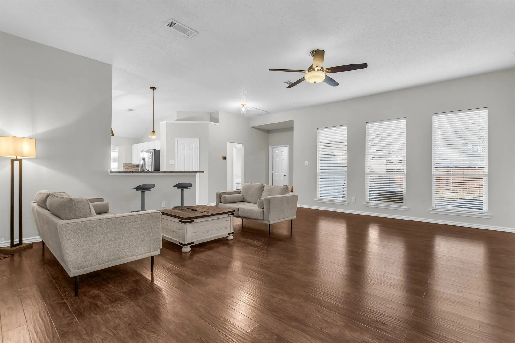Single Family Residence For Sale in Collin County , 308 Glen Ridge Drive, Murphy, Texas 75094, 4 Bedroom, 3 Bathroom, 2 Garage spaces, 2,595 Sqft, built in 1999, Preowned, mls#21164092, Real Estate Agent in Murphy, Homes For Sale in Collin county, Homes For Sale in Murphy, Realtor in Murphy Texas, Real Estate Brokerage Independent Realty Texas, Luminita Cordes Realtor