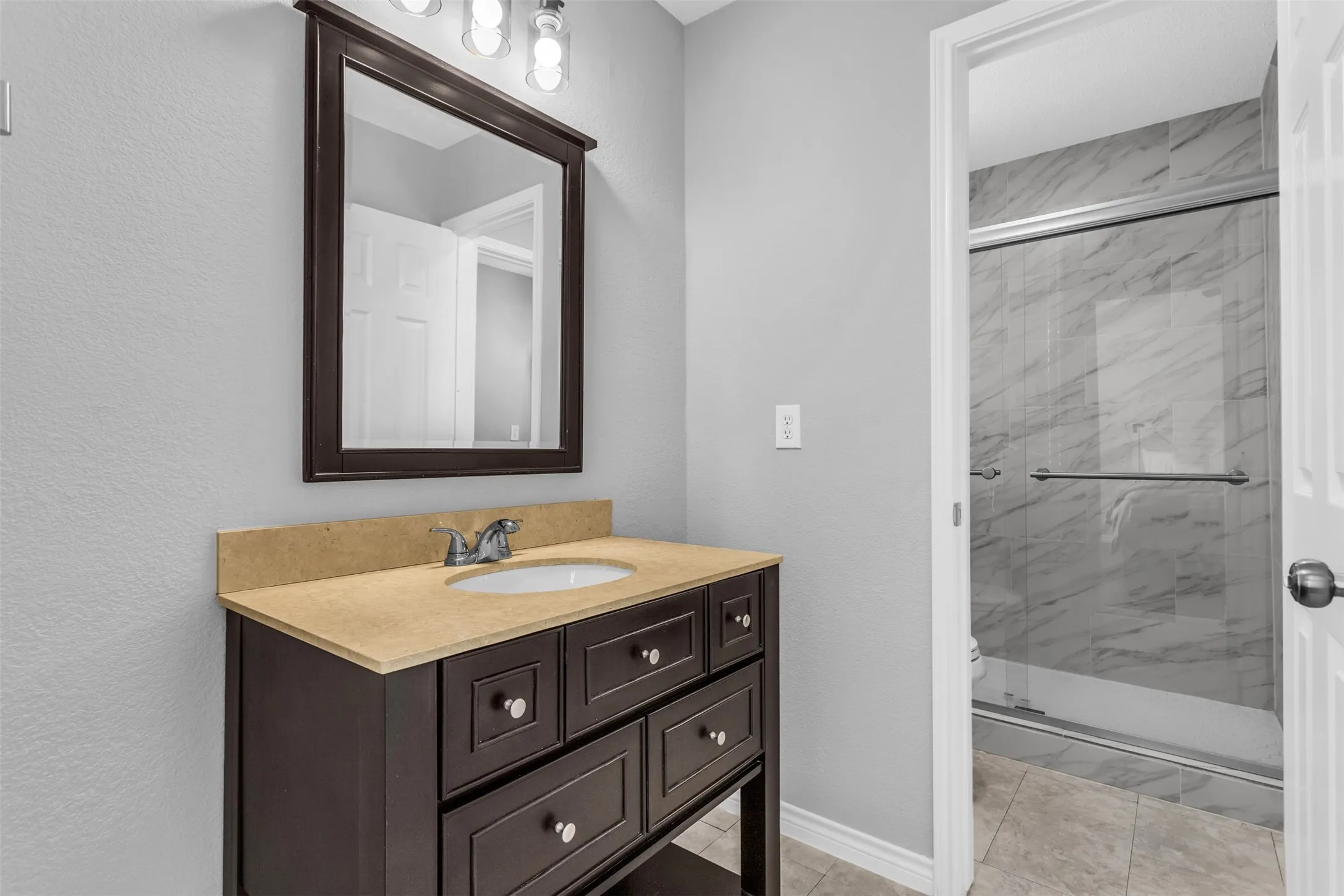 Single Family Residence For Sale in Collin County , 308 Glen Ridge Drive, Murphy, Texas 75094, 4 Bedroom, 3 Bathroom, 2 Garage spaces, 2,595 Sqft, built in 1999, Preowned, mls#21164092, Real Estate Agent in Murphy, Homes For Sale in Collin county, Homes For Sale in Murphy, Realtor in Murphy Texas, Real Estate Brokerage Independent Realty Texas, Luminita Cordes Realtor