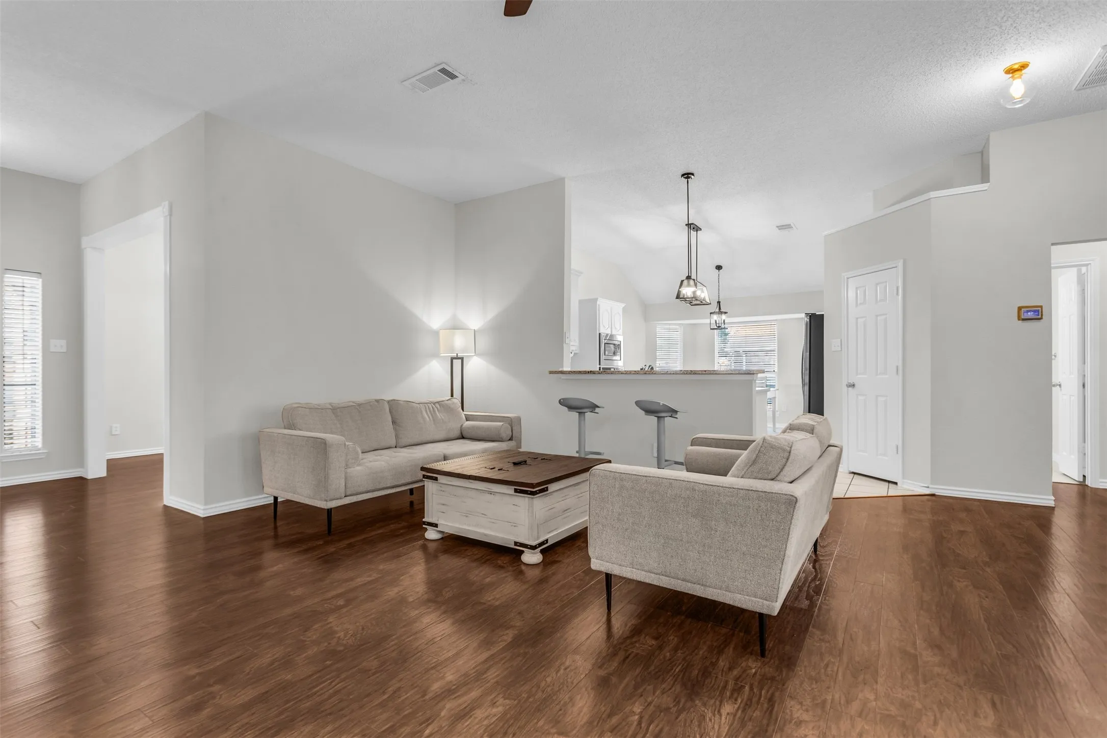 Single Family Residence For Sale in Collin County , 308 Glen Ridge Drive, Murphy, Texas 75094, 4 Bedroom, 3 Bathroom, 2 Garage spaces, 2,595 Sqft, built in 1999, Preowned, mls#21164092, Real Estate Agent in Murphy, Homes For Sale in Collin county, Homes For Sale in Murphy, Realtor in Murphy Texas, Real Estate Brokerage Independent Realty Texas, Luminita Cordes Realtor