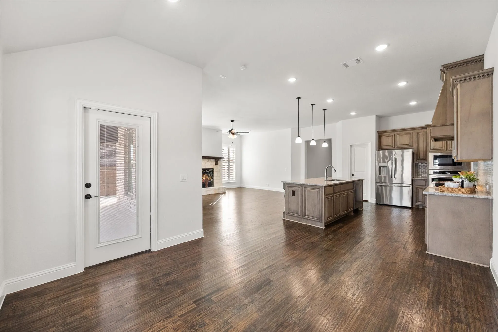 Single Family Residence For Sale in Ellis County , 137 Fireberry Drive, Glenn Heights, Texas 75154, 4 Bedroom, 3 Bathroom, 2 Garage spaces, 2,515 Sqft, built in 2023, Preowned, mls#21164760, Real Estate Agent in Glenn Heights, Homes For Sale in Ellis county, Homes For Sale in Glenn Heights, Realtor in Glenn Heights Texas, Real Estate Brokerage Independent Realty Texas, Luminita Cordes Realtor