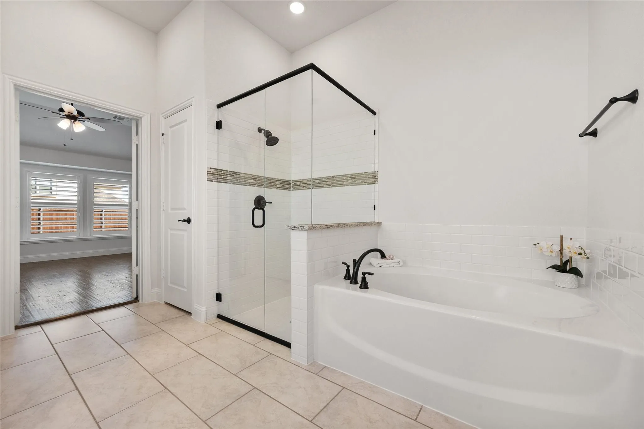 Separate soaking tub & shower