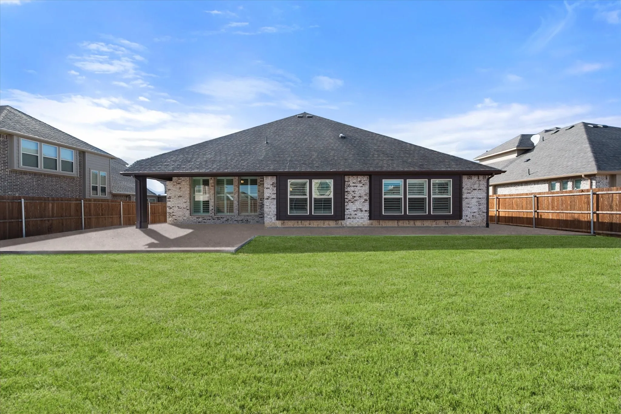 Single Family Residence For Sale in Ellis County , 137 Fireberry Drive, Glenn Heights, Texas 75154, 4 Bedroom, 3 Bathroom, 2 Garage spaces, 2,515 Sqft, built in 2023, Preowned, mls#21164760, Real Estate Agent in Glenn Heights, Homes For Sale in Ellis county, Homes For Sale in Glenn Heights, Realtor in Glenn Heights Texas, Real Estate Brokerage Independent Realty Texas, Luminita Cordes Realtor