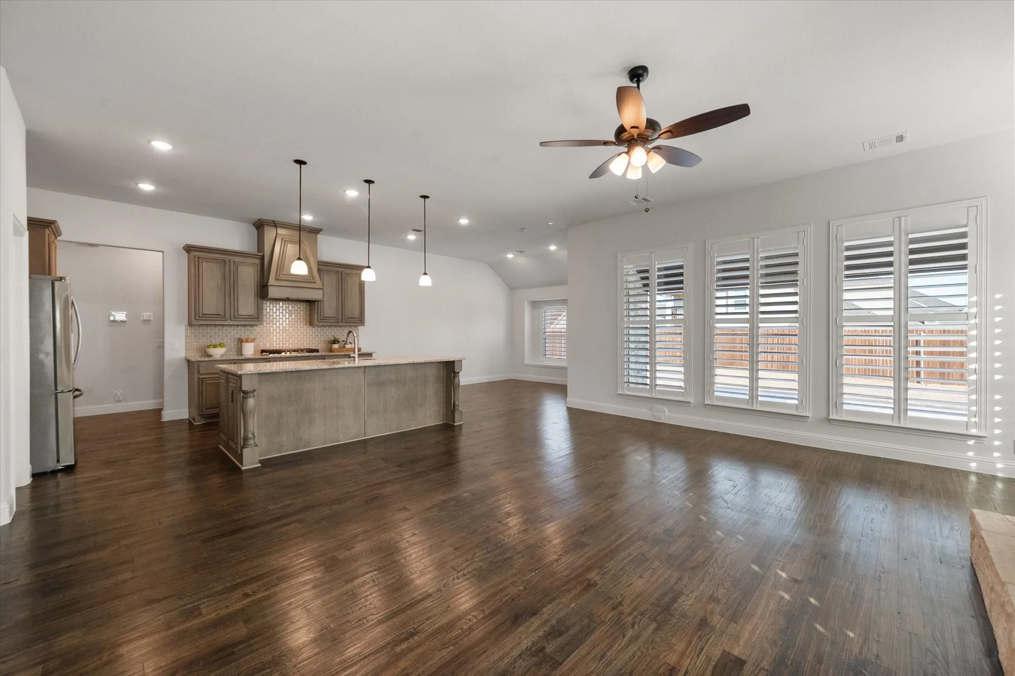 Single Family Residence For Sale in Ellis County , 137 Fireberry Drive, Glenn Heights, Texas 75154, 4 Bedroom, 3 Bathroom, 2 Garage spaces, 2,515 Sqft, built in 2023, Preowned, mls#21164760, Real Estate Agent in Glenn Heights, Homes For Sale in Ellis county, Homes For Sale in Glenn Heights, Realtor in Glenn Heights Texas, Real Estate Brokerage Independent Realty Texas, Luminita Cordes Realtor
