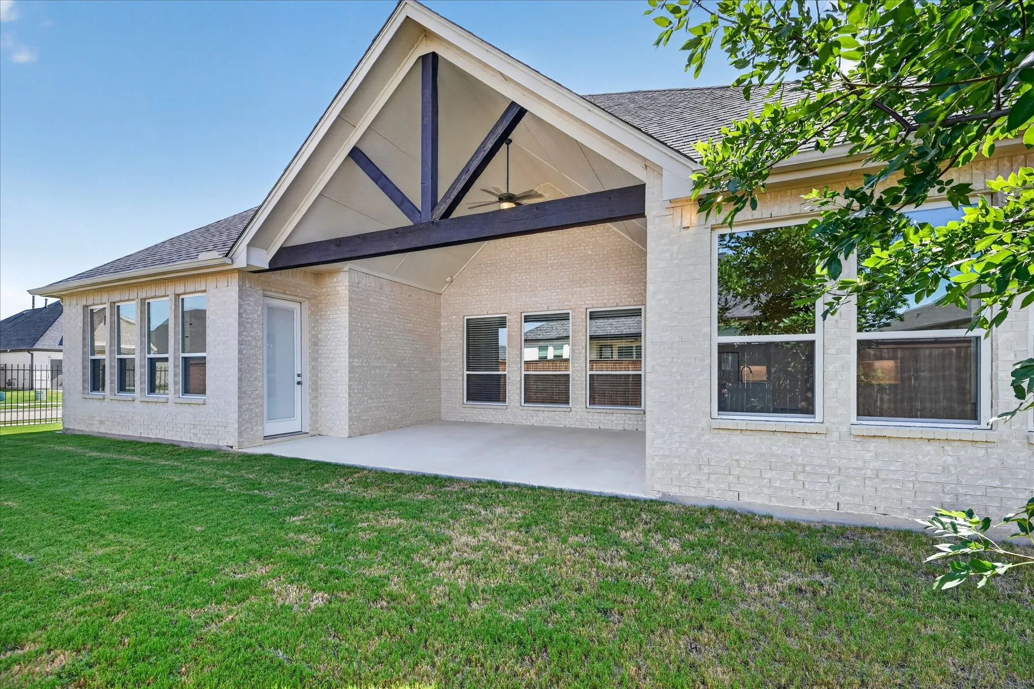 Single Family Residence For Sale in Tarrant County , 462 Creekside, Haslet, Texas 76052, 4 Bedroom, 2 Bathroom, 2 Garage spaces, 2,870 Sqft, built in 2024, New Construction - Complete, mls#21166917, Real Estate Agent in Haslet, Homes For Sale in Tarrant county, Homes For Sale in Haslet, Realtor in Haslet Texas, Real Estate Brokerage Independent Realty Texas, Luminita Cordes Realtor