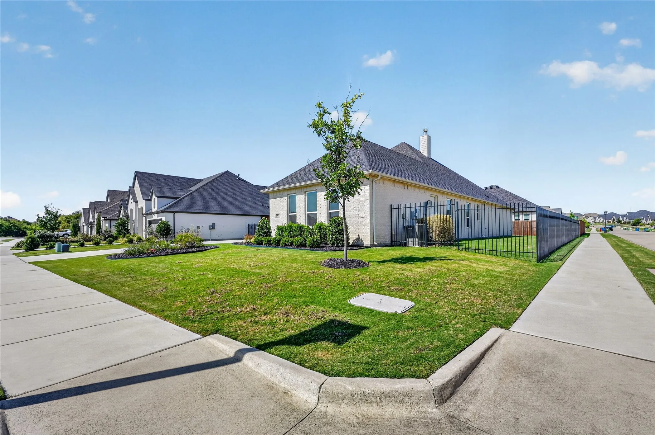 Single Family Residence For Sale in Tarrant County , 462 Creekside, Haslet, Texas 76052, 4 Bedroom, 2 Bathroom, 2 Garage spaces, 2,870 Sqft, built in 2024, New Construction - Complete, mls#21166917, Real Estate Agent in Haslet, Homes For Sale in Tarrant county, Homes For Sale in Haslet, Realtor in Haslet Texas, Real Estate Brokerage Independent Realty Texas, Luminita Cordes Realtor