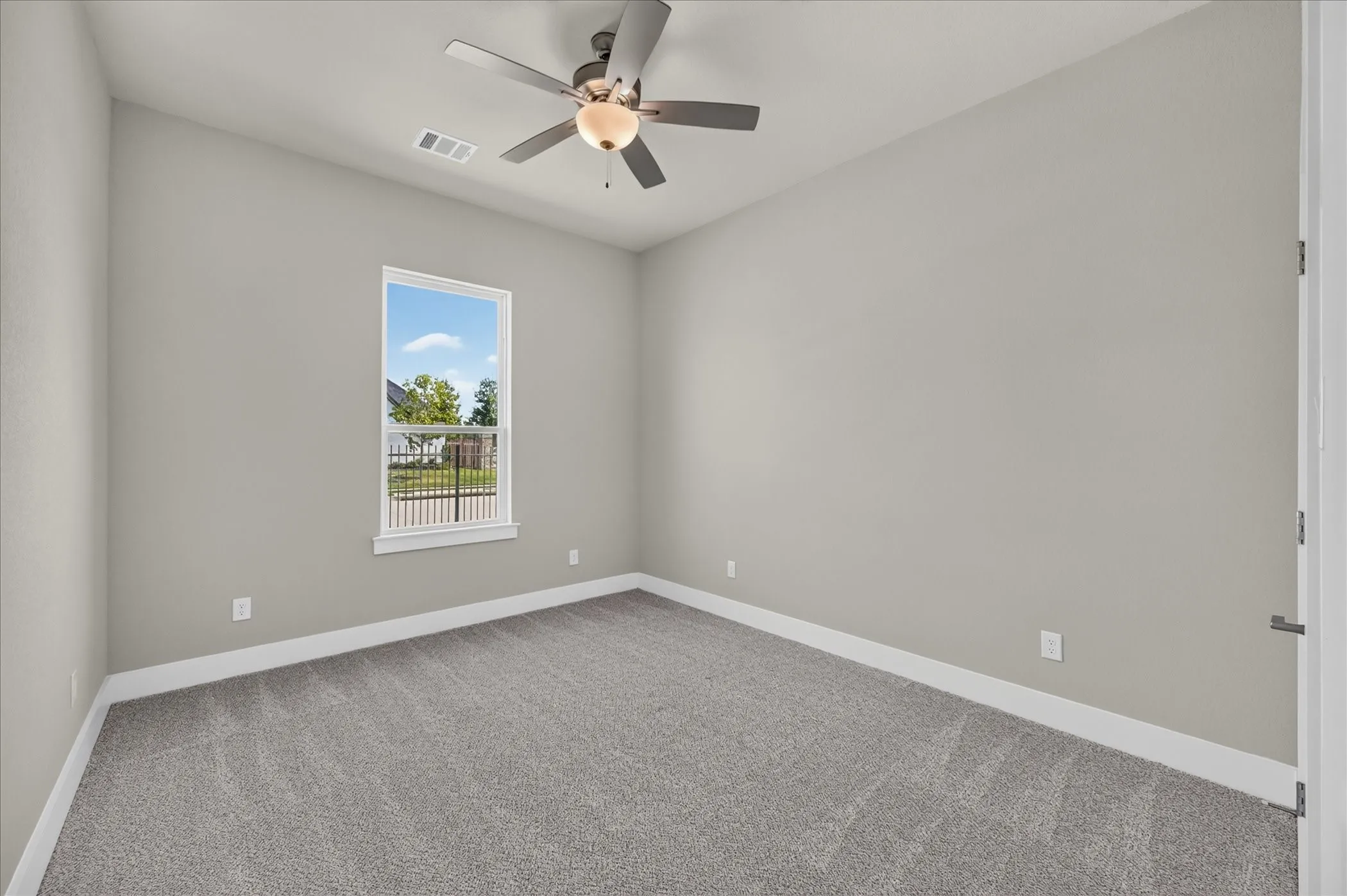 Single Family Residence For Sale in Tarrant County , 462 Creekside, Haslet, Texas 76052, 4 Bedroom, 2 Bathroom, 2 Garage spaces, 2,870 Sqft, built in 2024, New Construction - Complete, mls#21166917, Real Estate Agent in Haslet, Homes For Sale in Tarrant county, Homes For Sale in Haslet, Realtor in Haslet Texas, Real Estate Brokerage Independent Realty Texas, Luminita Cordes Realtor