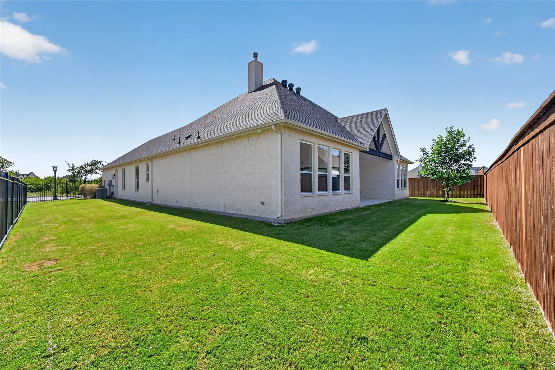 Single Family Residence For Sale in Tarrant County , 462 Creekside, Haslet, Texas 76052, 4 Bedroom, 2 Bathroom, 2 Garage spaces, 2,870 Sqft, built in 2024, New Construction - Complete, mls#21166917, Real Estate Agent in Haslet, Homes For Sale in Tarrant county, Homes For Sale in Haslet, Realtor in Haslet Texas, Real Estate Brokerage Independent Realty Texas, Luminita Cordes Realtor