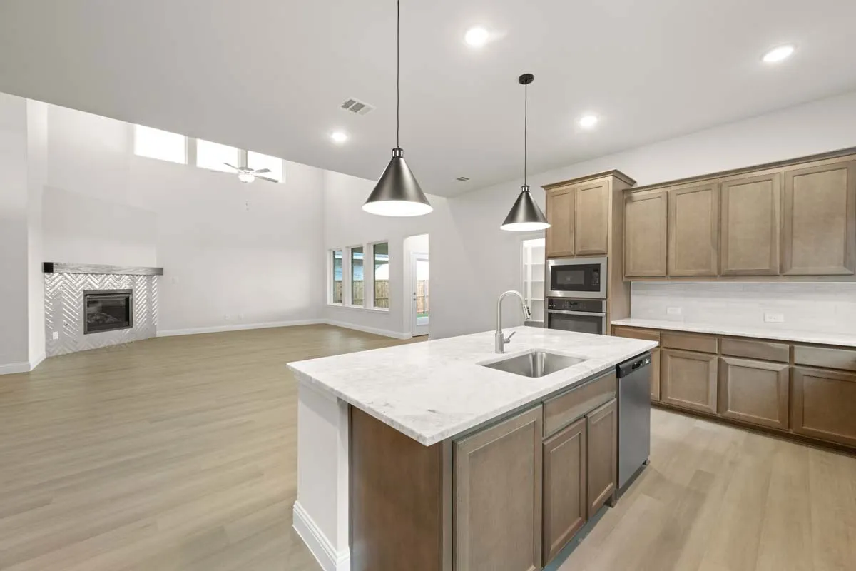 09-1013-birkdale-drive-timberbrook-justin-tx-kitchen-family-room
