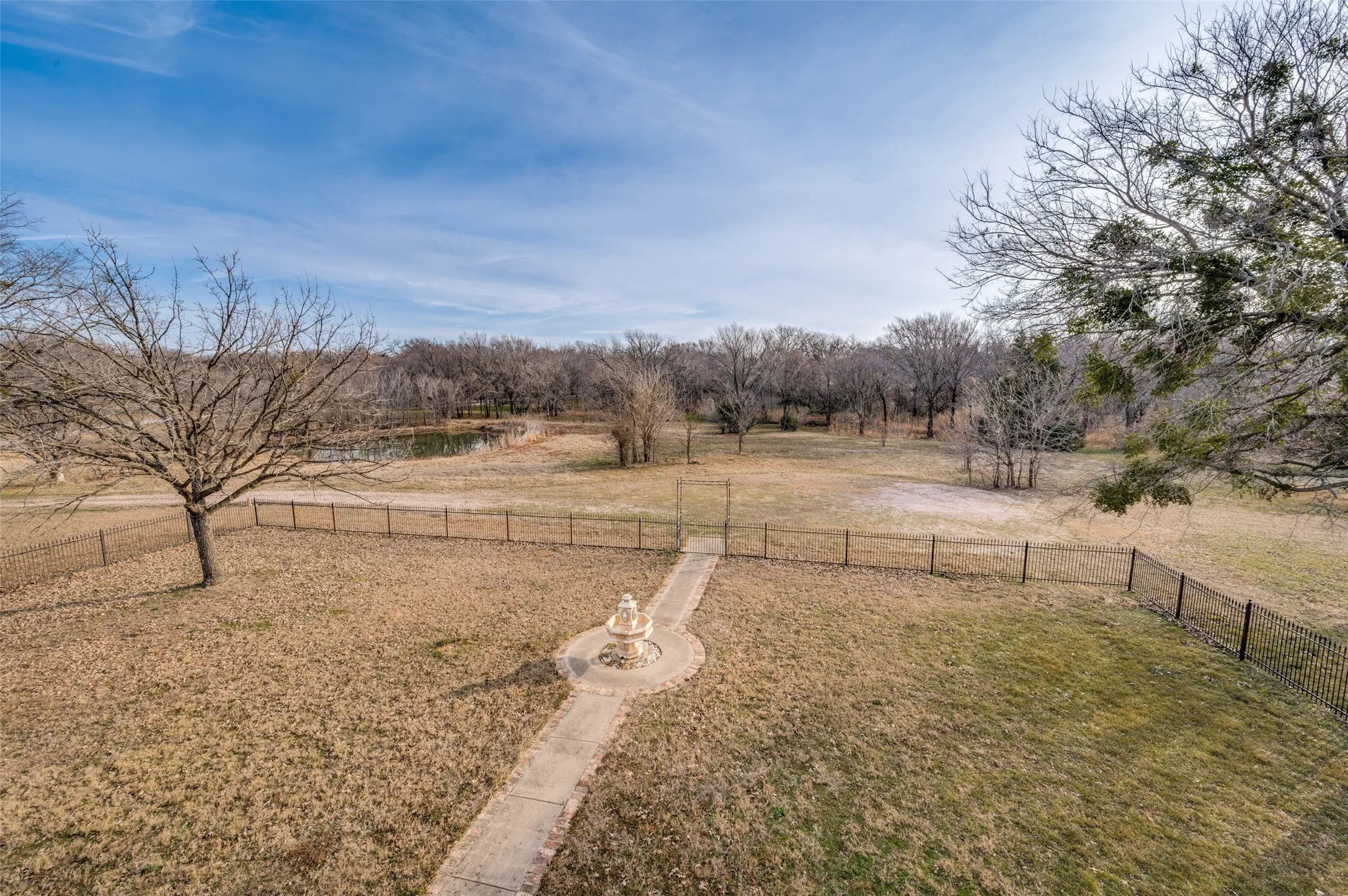 Single Family Residence For Sale in Denton County , 1827 Dr Sanders Road, Aubrey, Texas 76227, 4 Bedrooms, 4 Bathrooms, 4 Garage spaces, 3,934 Sqft, built in 1995, Price $2,850,000, mls#21164772, Real Estate Agent in Aubrey, Homes For Sale in Denton county, Homes For Sale in Aubrey, Realtor in Aubrey Texas, Real Estate Brokerage Independent Realty Texas, Luminita Cordes Realtor