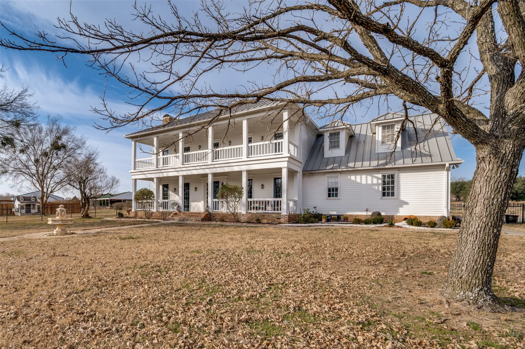 Single Family Residence For Sale in Denton County , 1827 Dr Sanders Road, Aubrey, Texas 76227, 4 Bedrooms, 4 Bathrooms, 4 Garage spaces, 3,934 Sqft, built in 1995, Price $2,850,000, mls#21164772, Real Estate Agent in Aubrey, Homes For Sale in Denton county, Homes For Sale in Aubrey, Realtor in Aubrey Texas, Real Estate Brokerage Independent Realty Texas, Luminita Cordes Realtor