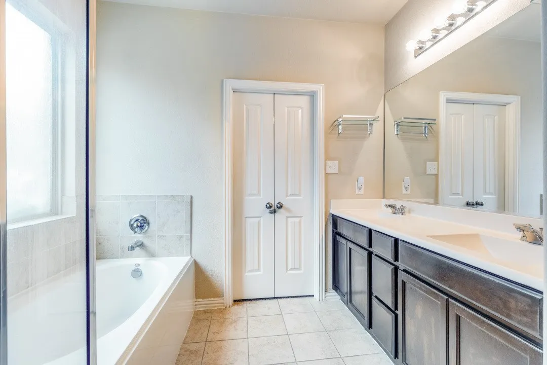 Single Family Residence For Sale in Tarrant County , 14316 Mariposa Lily Lane, Fort Worth, Texas 76052, 4 Bedroom, 4 Bathroom, 2 Garage spaces, 2,561 Sqft, built in 2012, Preowned, mls#21167099, Real Estate Agent in Fort Worth, Homes For Sale in Tarrant county, Homes For Sale in Fort Worth, Realtor in Fort Worth Texas, Real Estate Brokerage Independent Realty Texas, Luminita Cordes Realtor